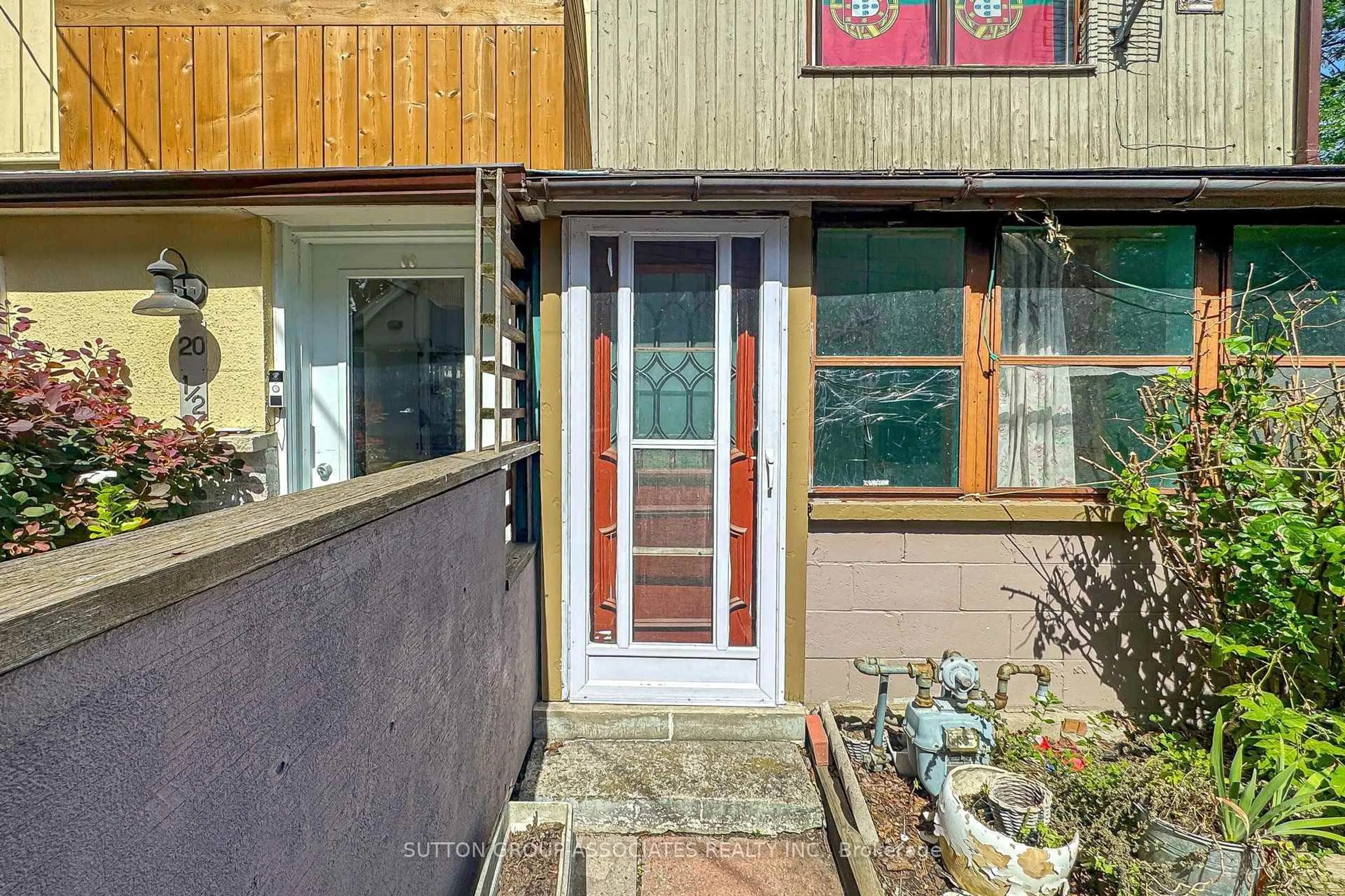 Unknown for 18 1/2 Bellevue Ave, Toronto Ontario M5T 2N4