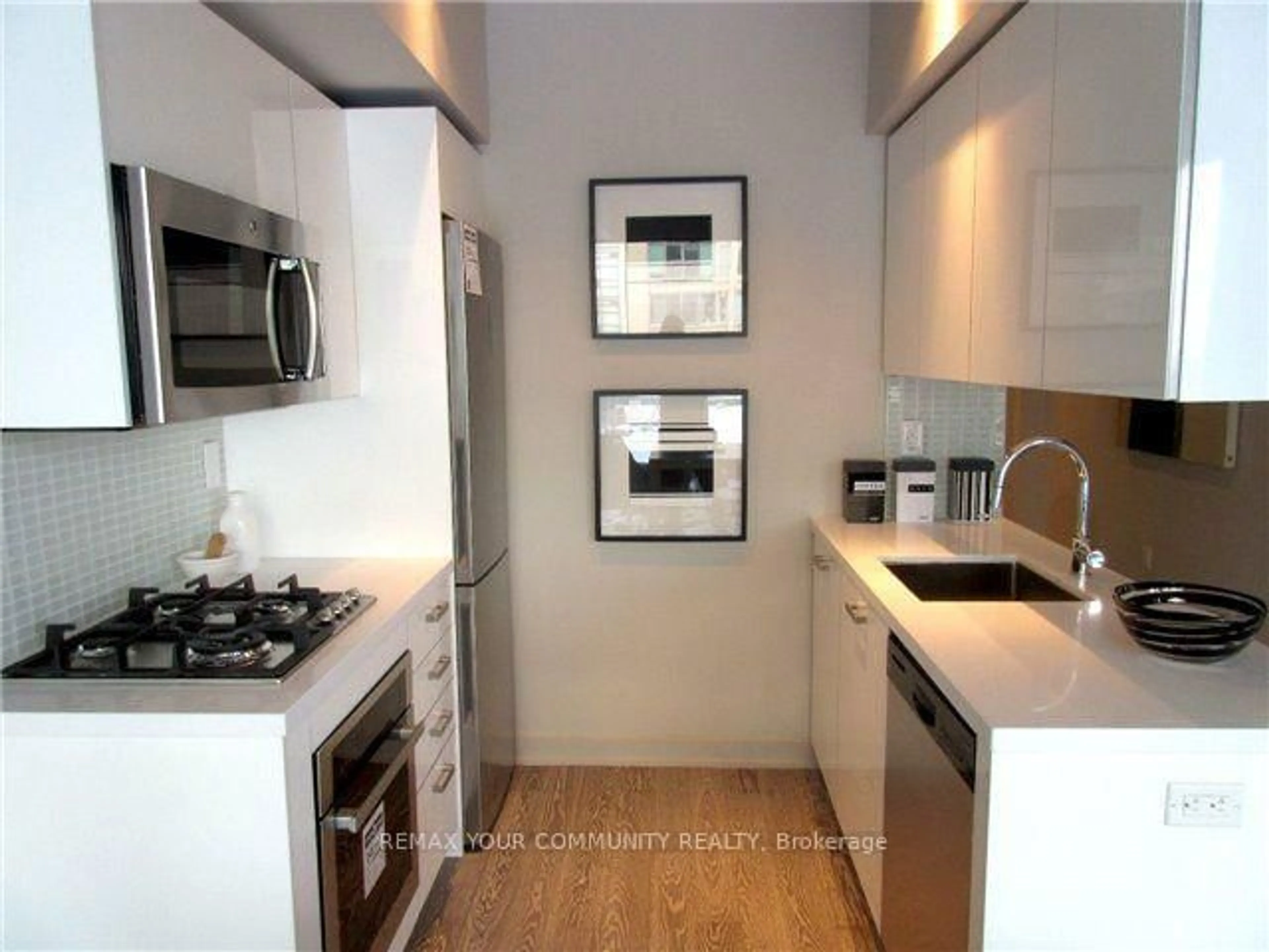 Standard kitchen, unknown for 39 Brant St #401, Toronto Ontario M5V 2L9