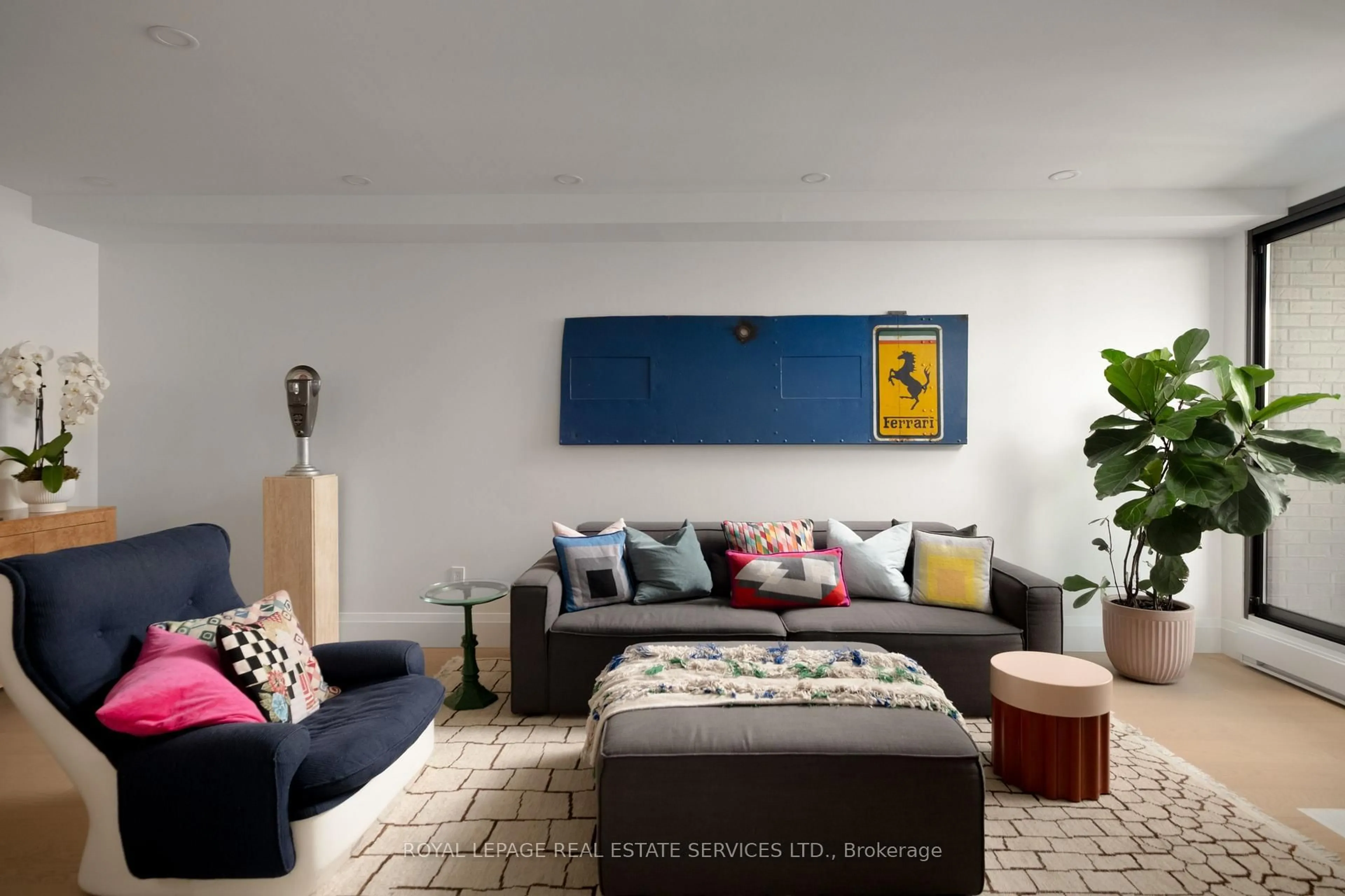 Living room with furniture, unknown for 349 St. Clair Ave #402, Toronto Ontario M5P 1N3
