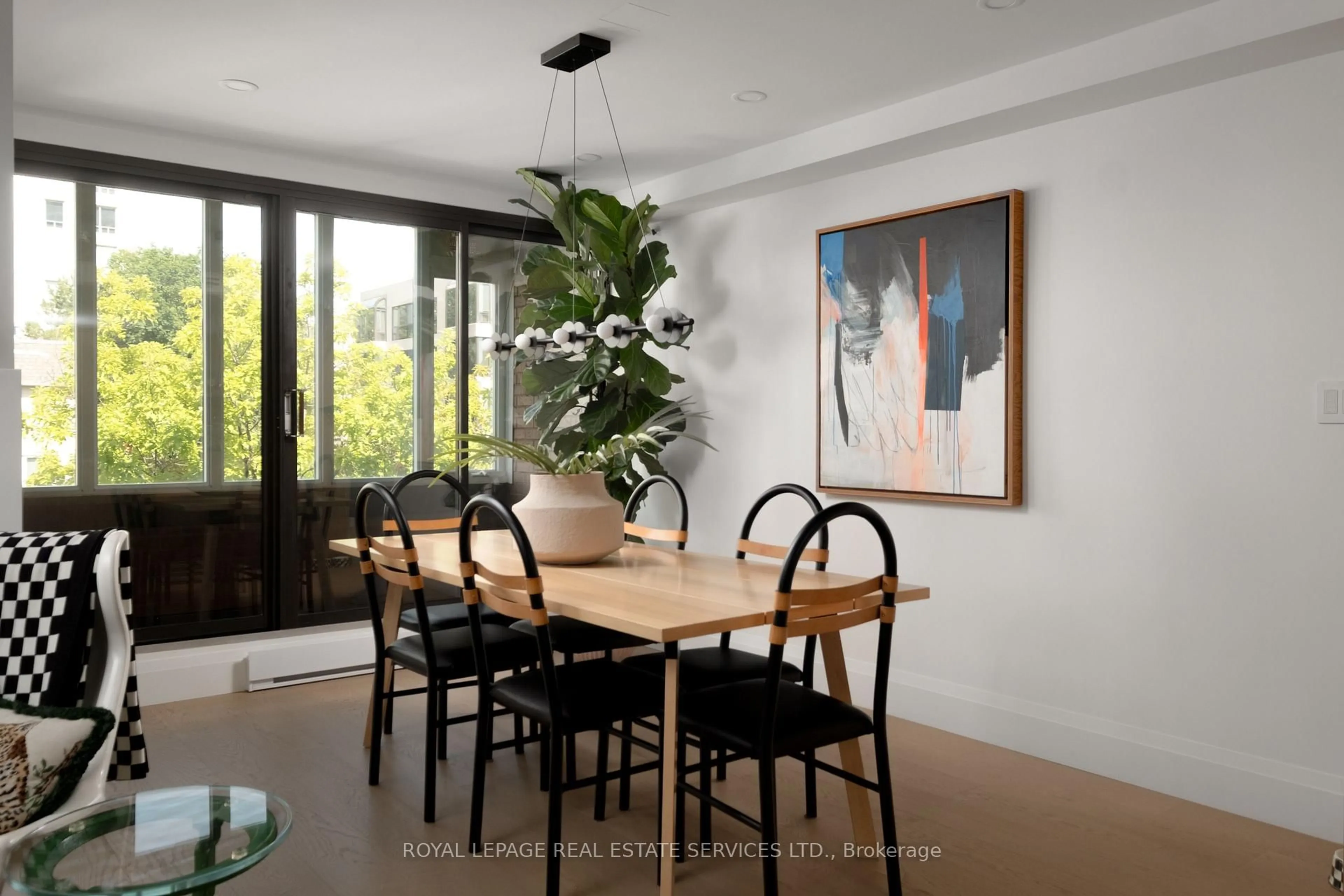 Dining room, unknown for 349 St. Clair Ave #402, Toronto Ontario M5P 1N3