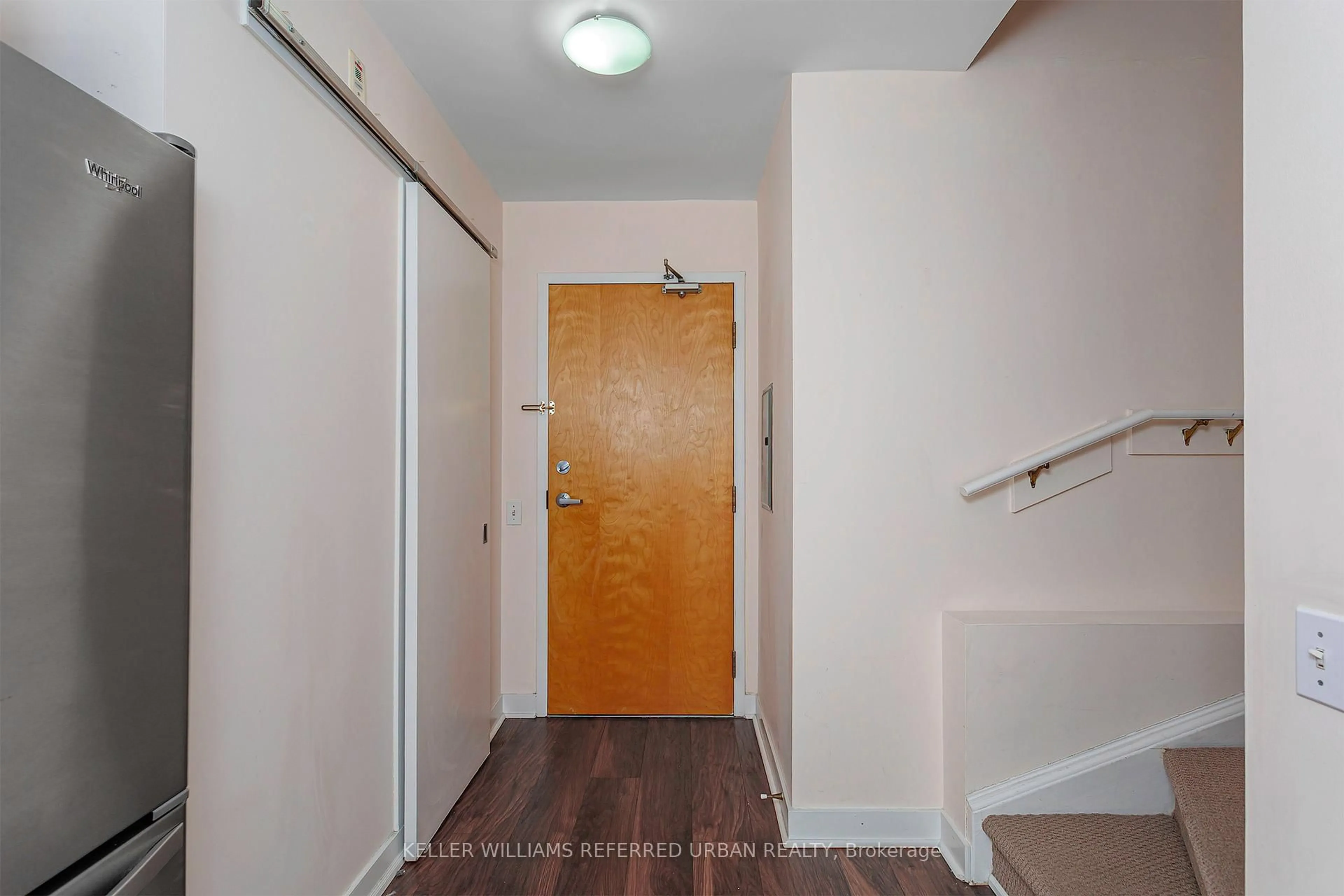 Indoor entryway for 77 Lombard St #514, Toronto Ontario M5C 3E1