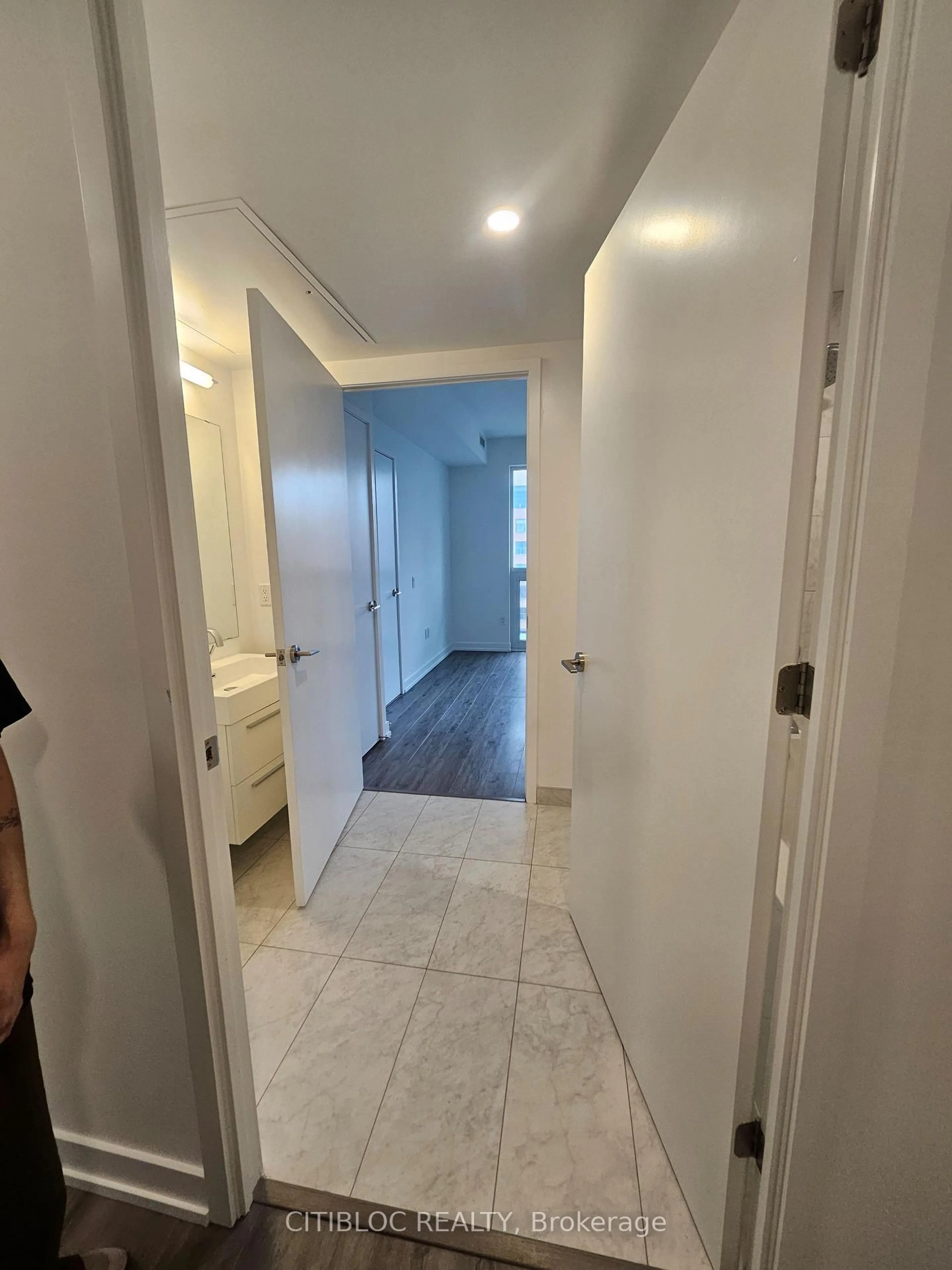 Unknown for 39 Roehampton Ave #601, Toronto Ontario M4P 0G1