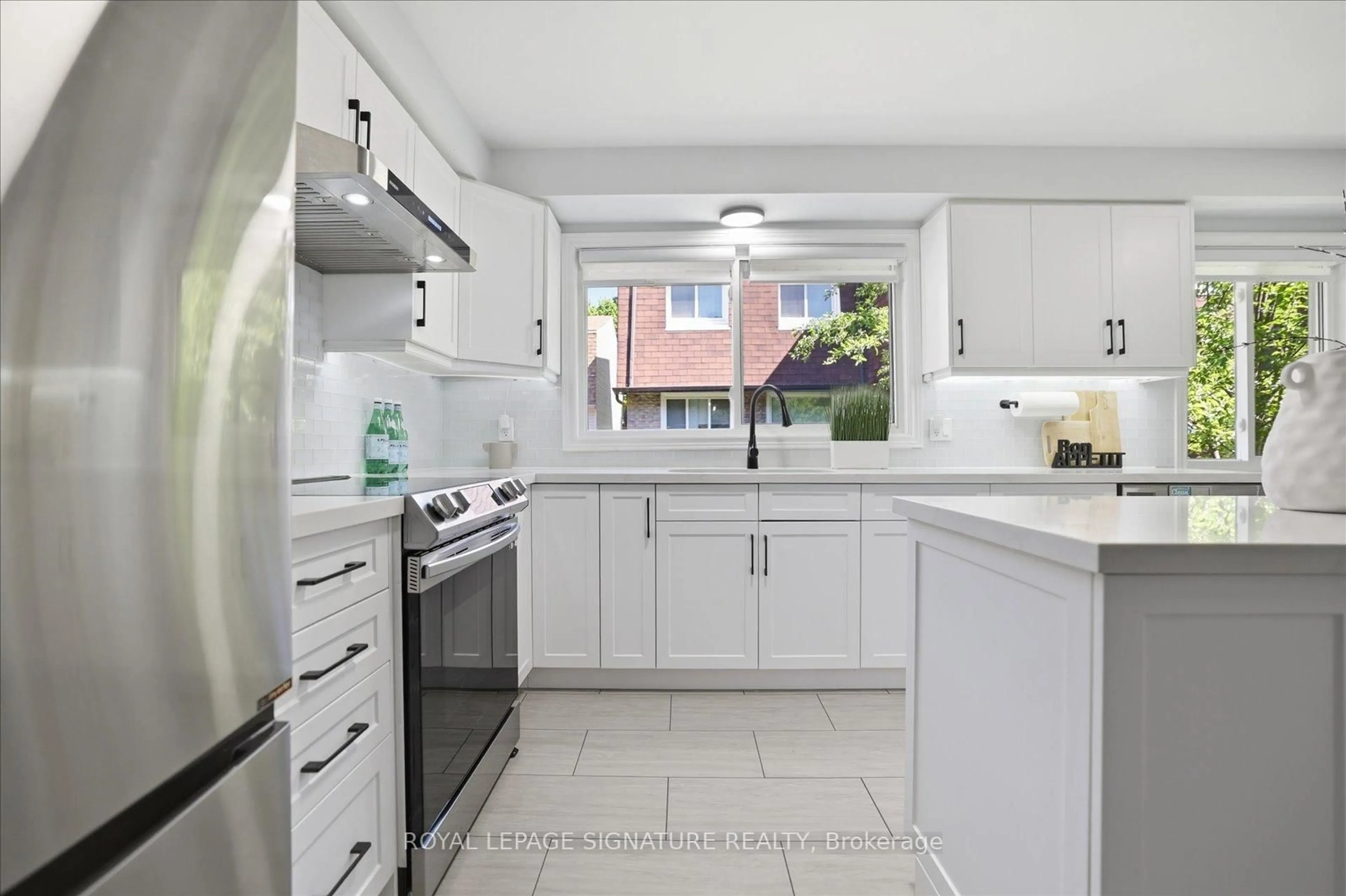 Open concept kitchen, ceramic/tile floor for 22 Snapdragon Dr, Toronto Ontario M2J 4X6