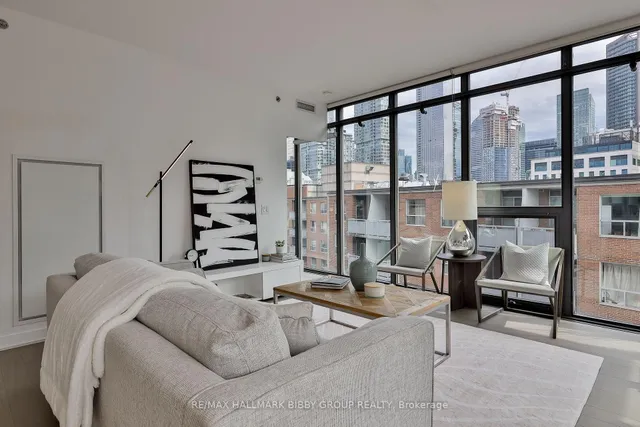 15 Beverley St #710, Toronto 4