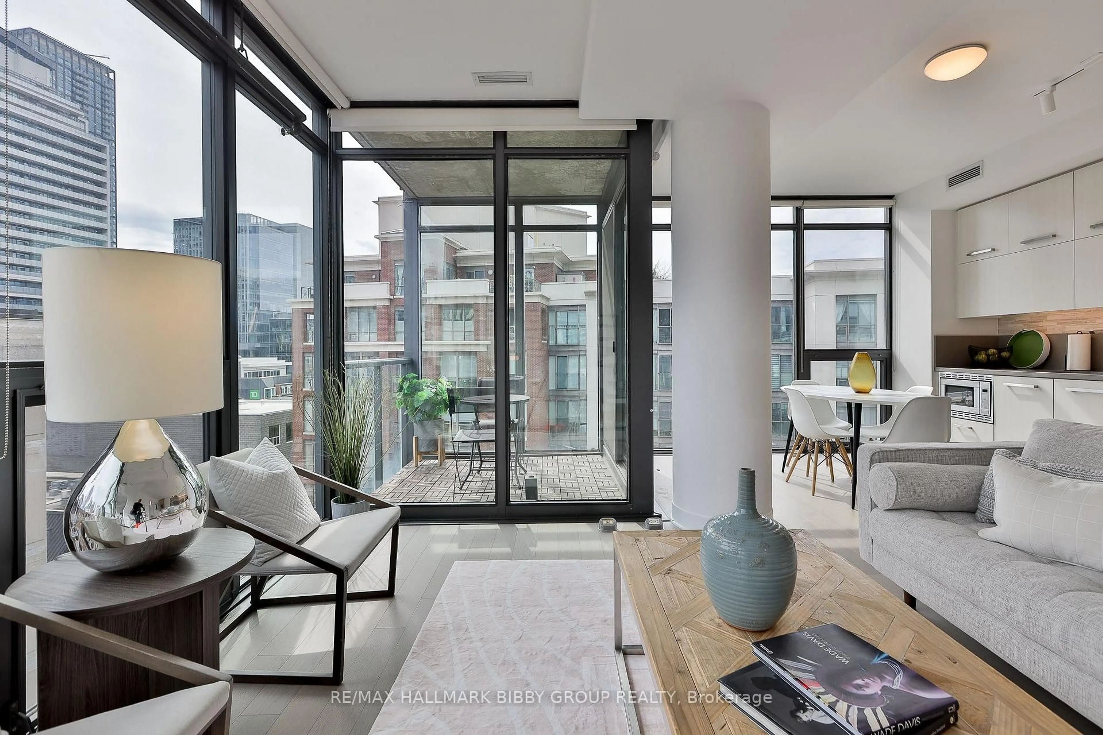 Indoor entryway for 15 Beverley St #710, Toronto Ontario M5T 1X8