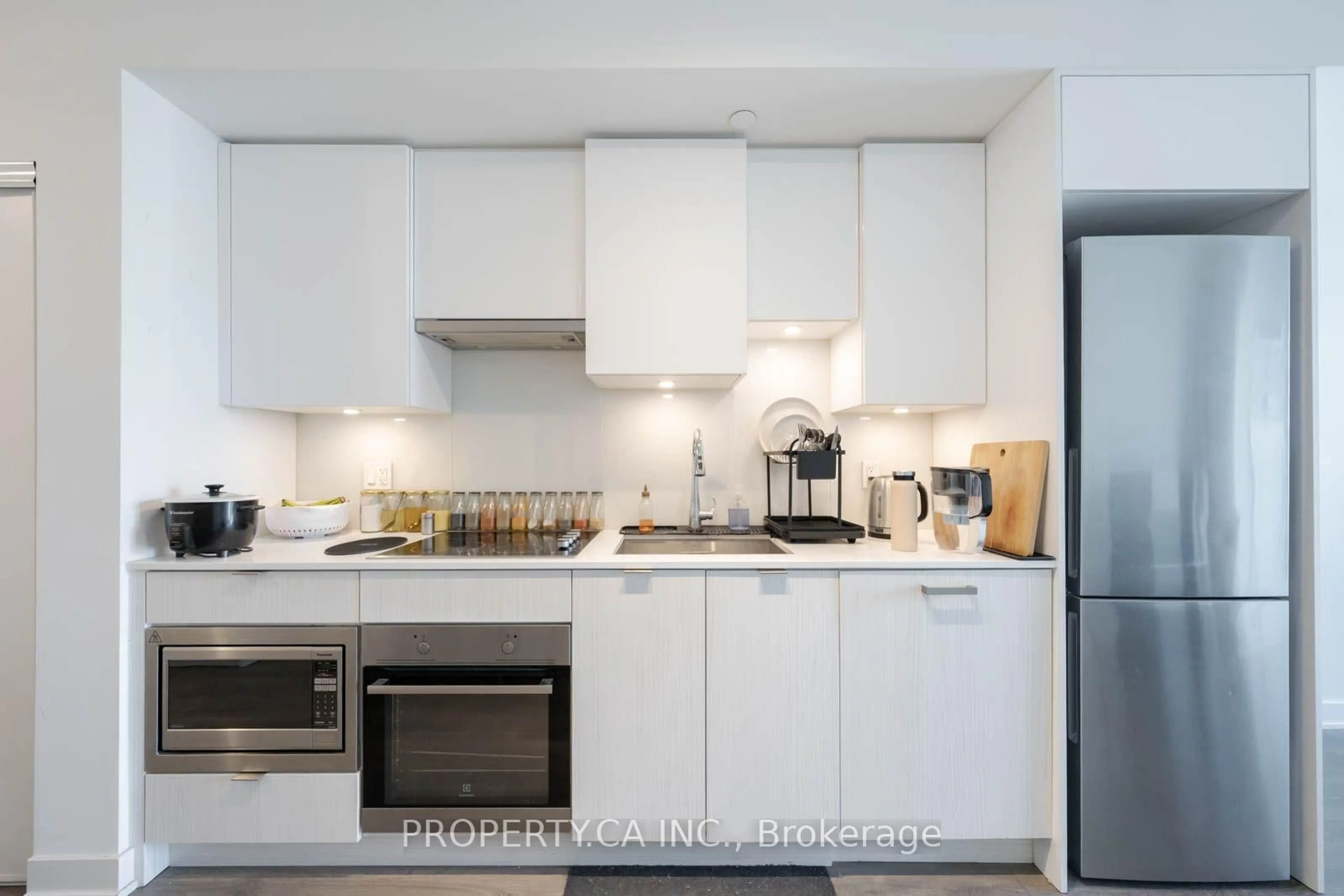 Standard kitchen, unknown for 99 Broadway Ave #2612, Toronto Ontario M4P 0E3