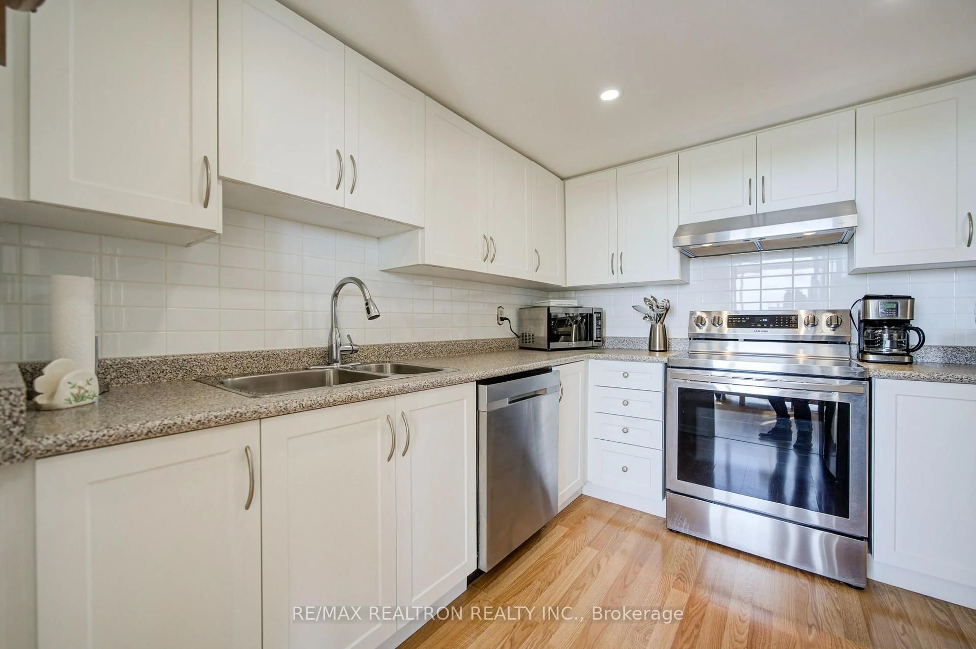 Unknown for 5460 Yonge St #403, Toronto Ontario M2N 6K7