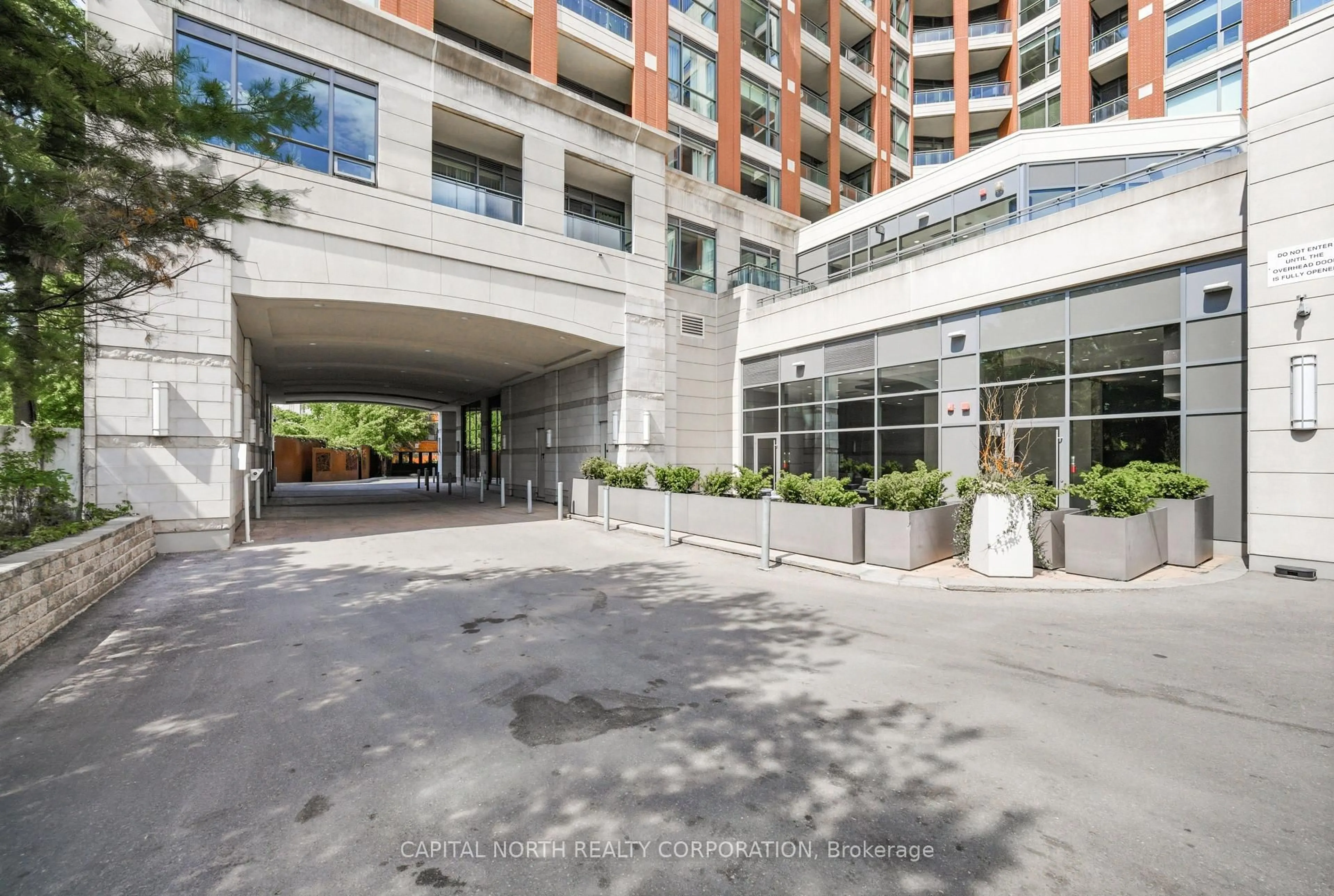 Indoor foyer for 23 Glebe Rd #804, Toronto Ontario M5P 0A1