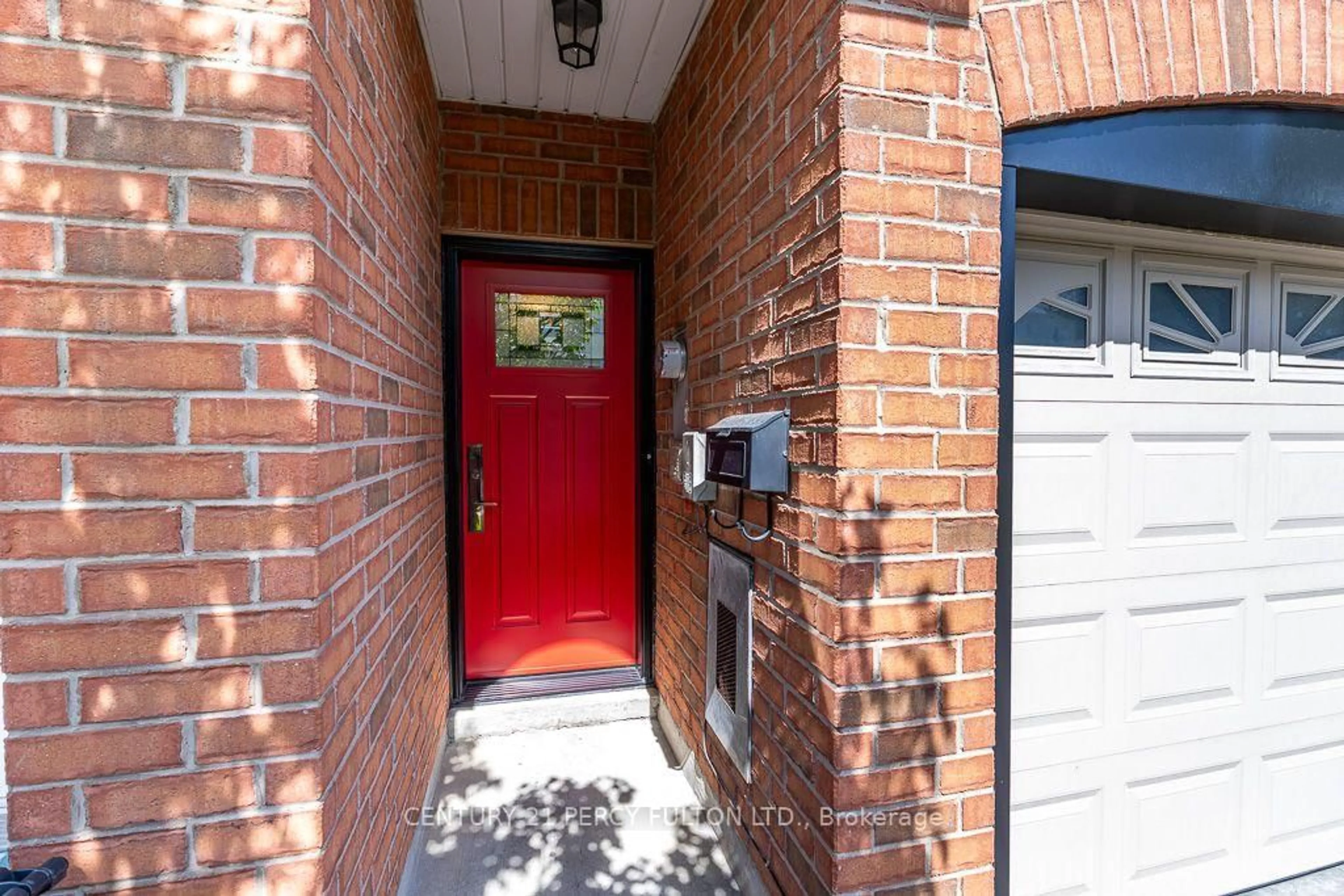 Indoor entryway for 28 Rumi Cres, Toronto Ontario M4A 2X6
