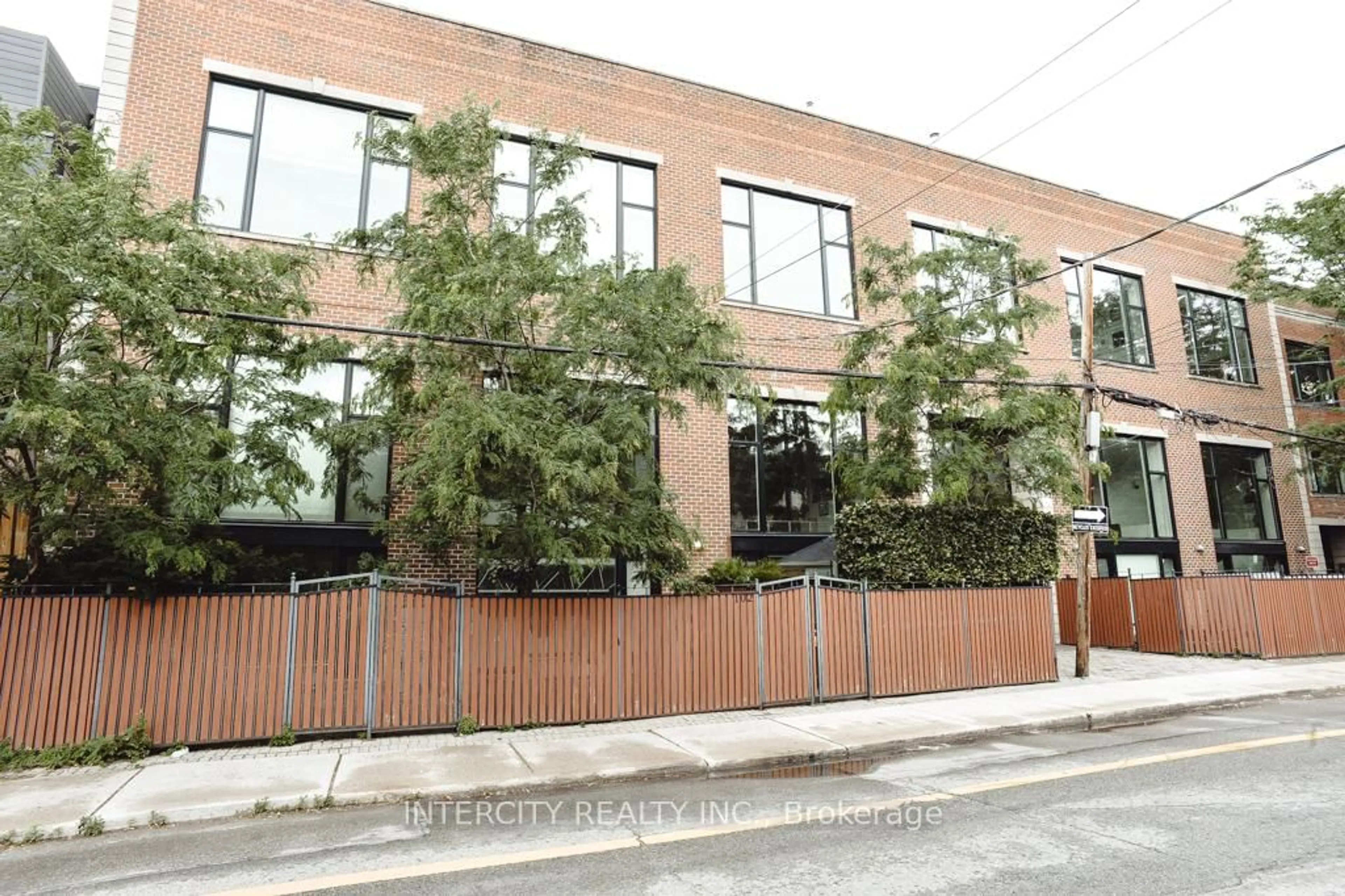 Unknown for 676 Richmond St #208, Toronto Ontario M6J 1C3