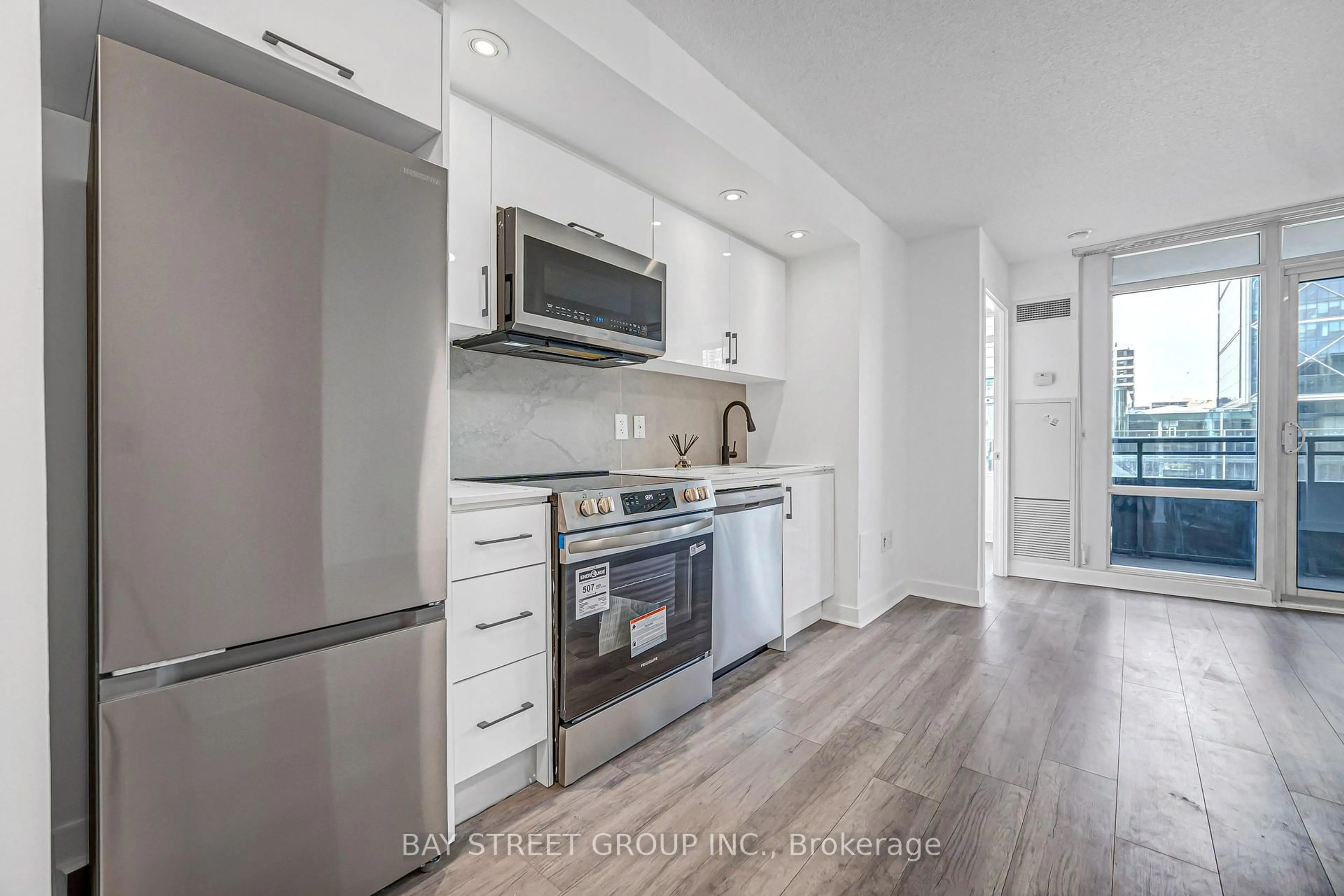 Open concept kitchen, wood/laminate floor for 25 Telegram Mews #816, Toronto Ontario M5V 3Z1