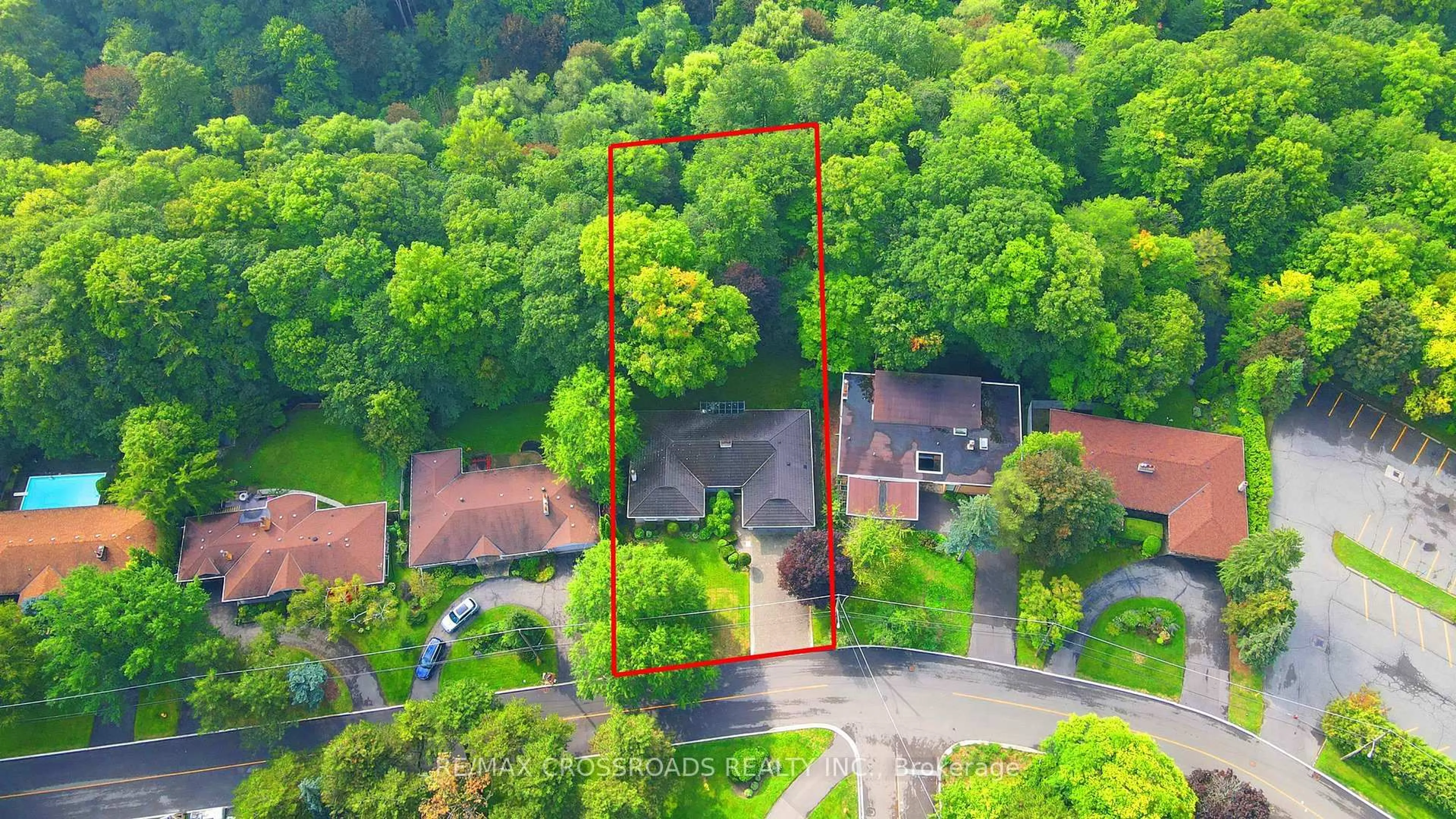 A pic from outside/outdoor area/front of a property/back of a property/a pic from drone, forest/trees view for 55 Forest Grove Dr, Toronto Ontario M2K 1Z4