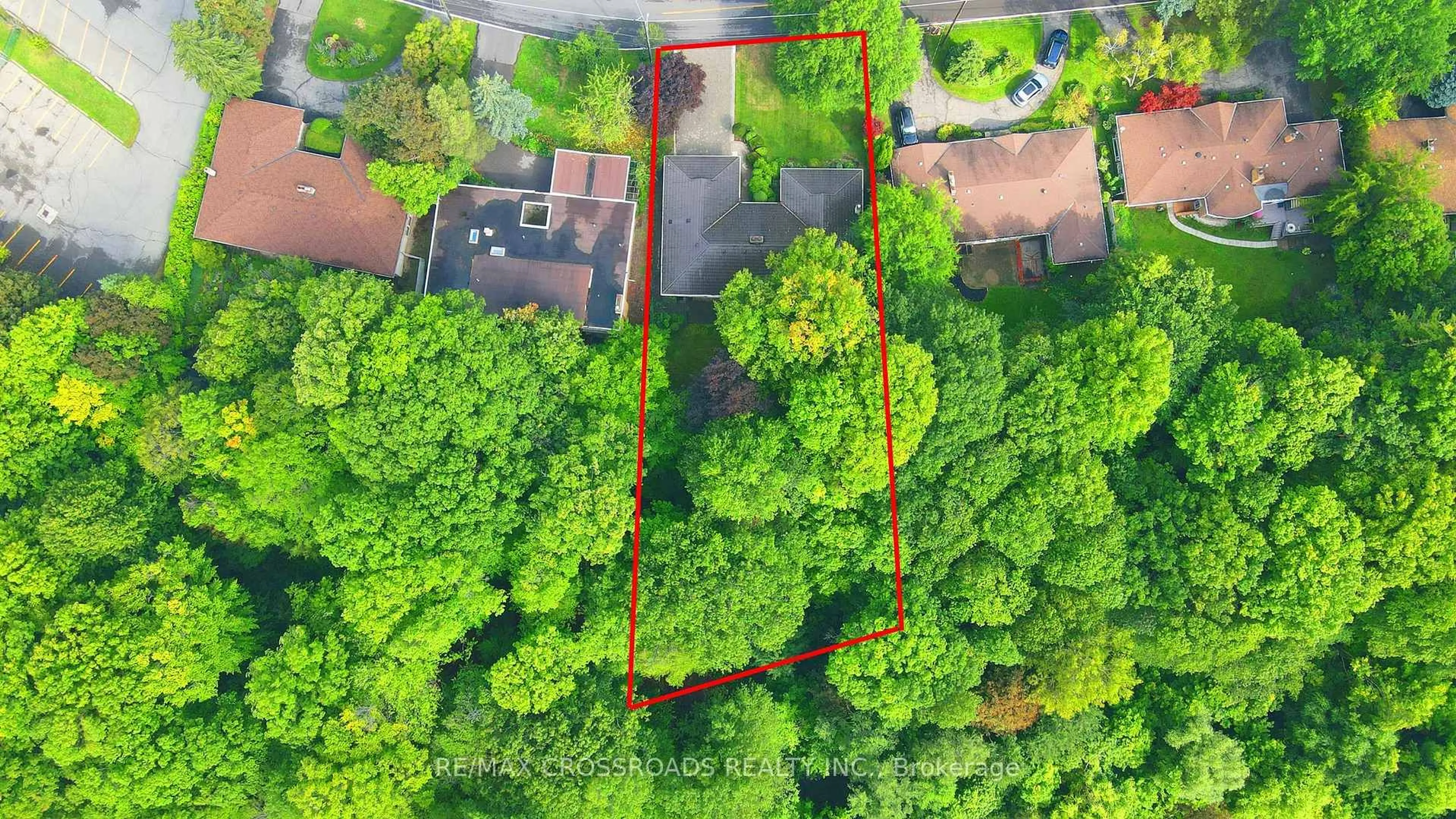 A pic from outside/outdoor area/front of a property/back of a property/a pic from drone, forest/trees view for 55 Forest Grove Dr, Toronto Ontario M2K 1Z4