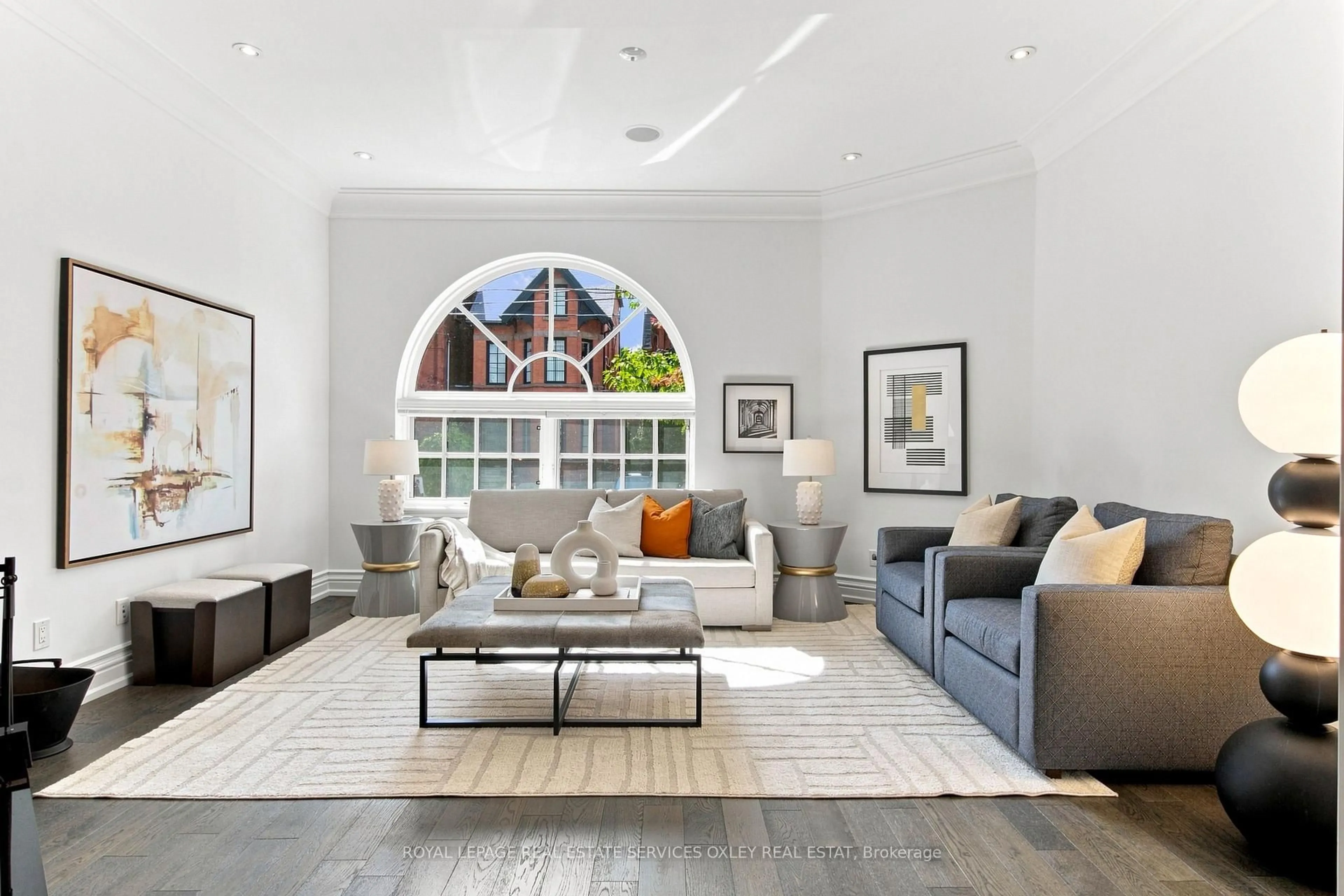 Living room with furniture, unknown for 46 Bernard Ave, Toronto Ontario M5R 1R2
