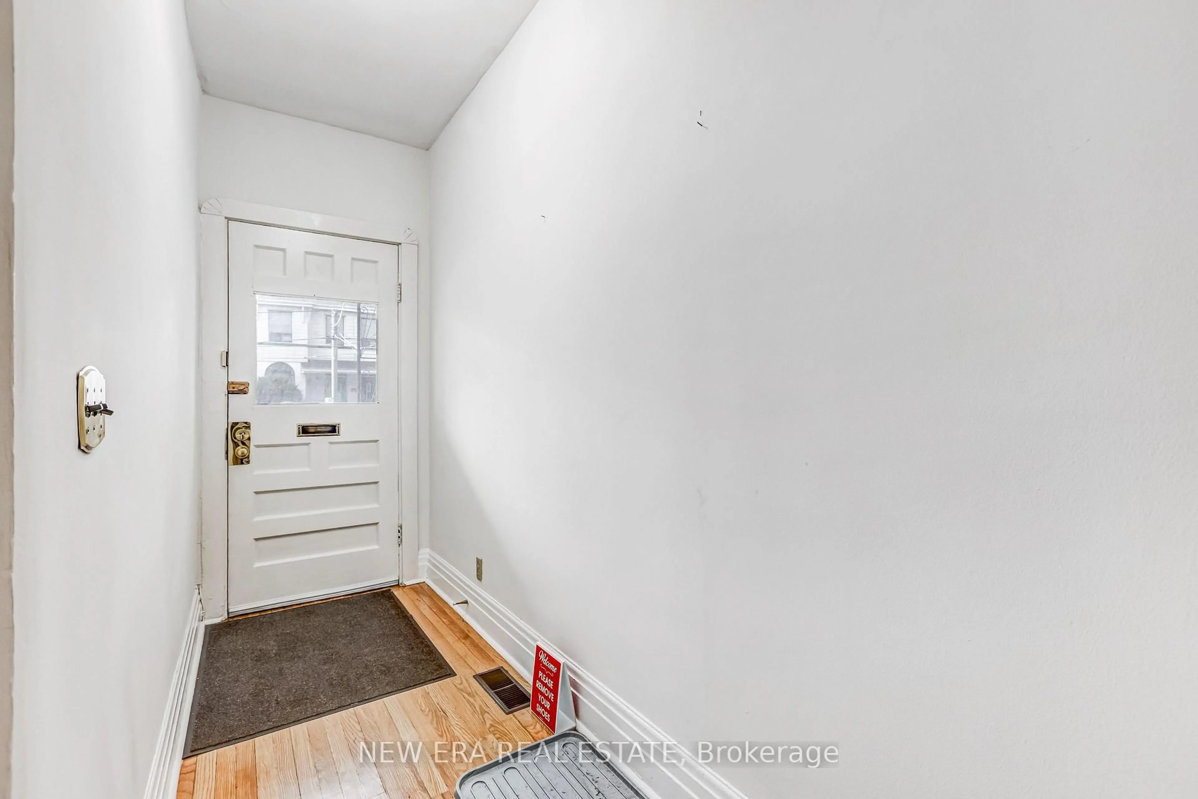 Indoor entryway for 393 Ossington Ave, Toronto Ontario M6J 3A6