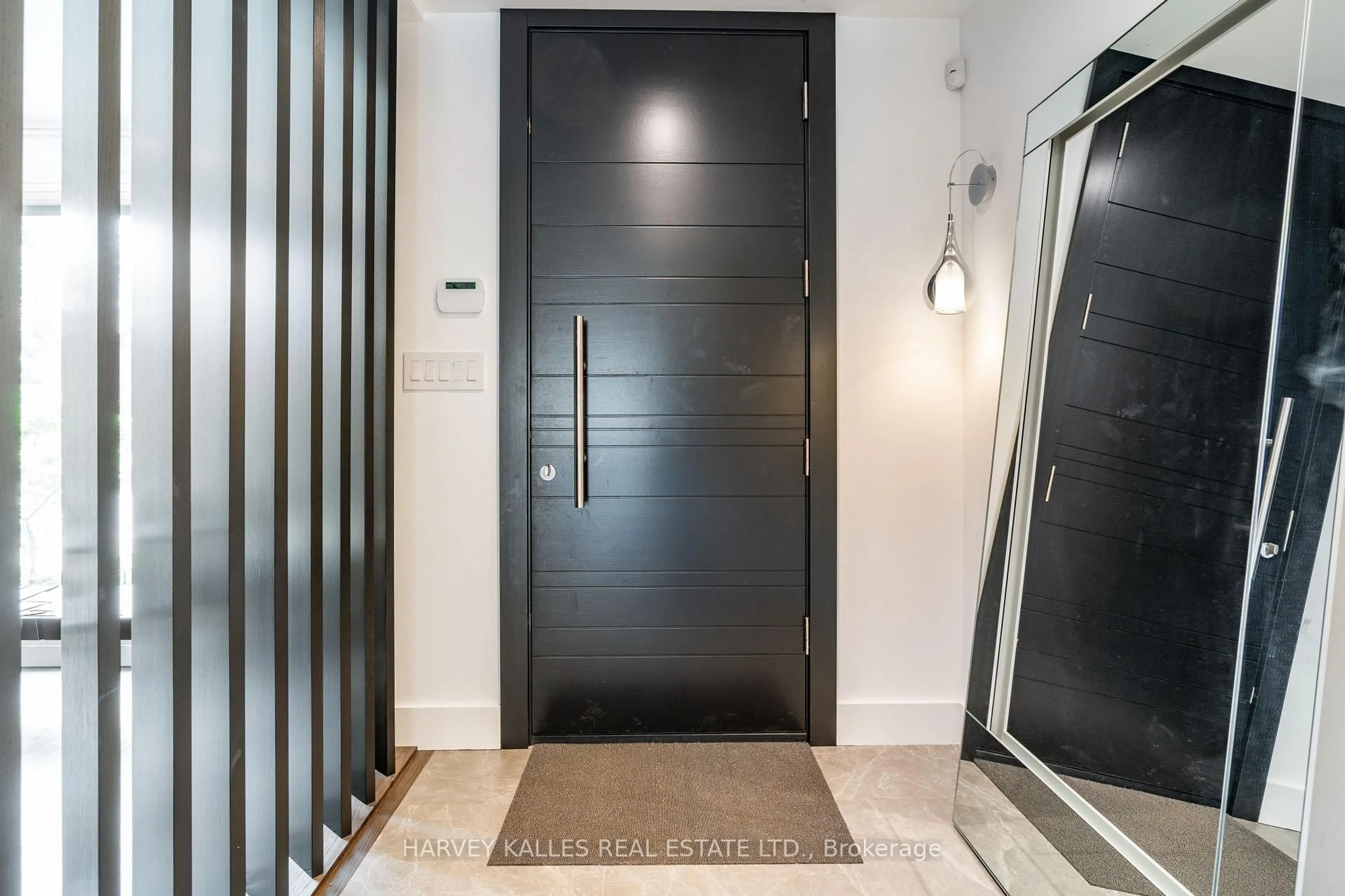 Indoor entryway for 305 Glen Rd, Toronto Ontario M4W 2X4