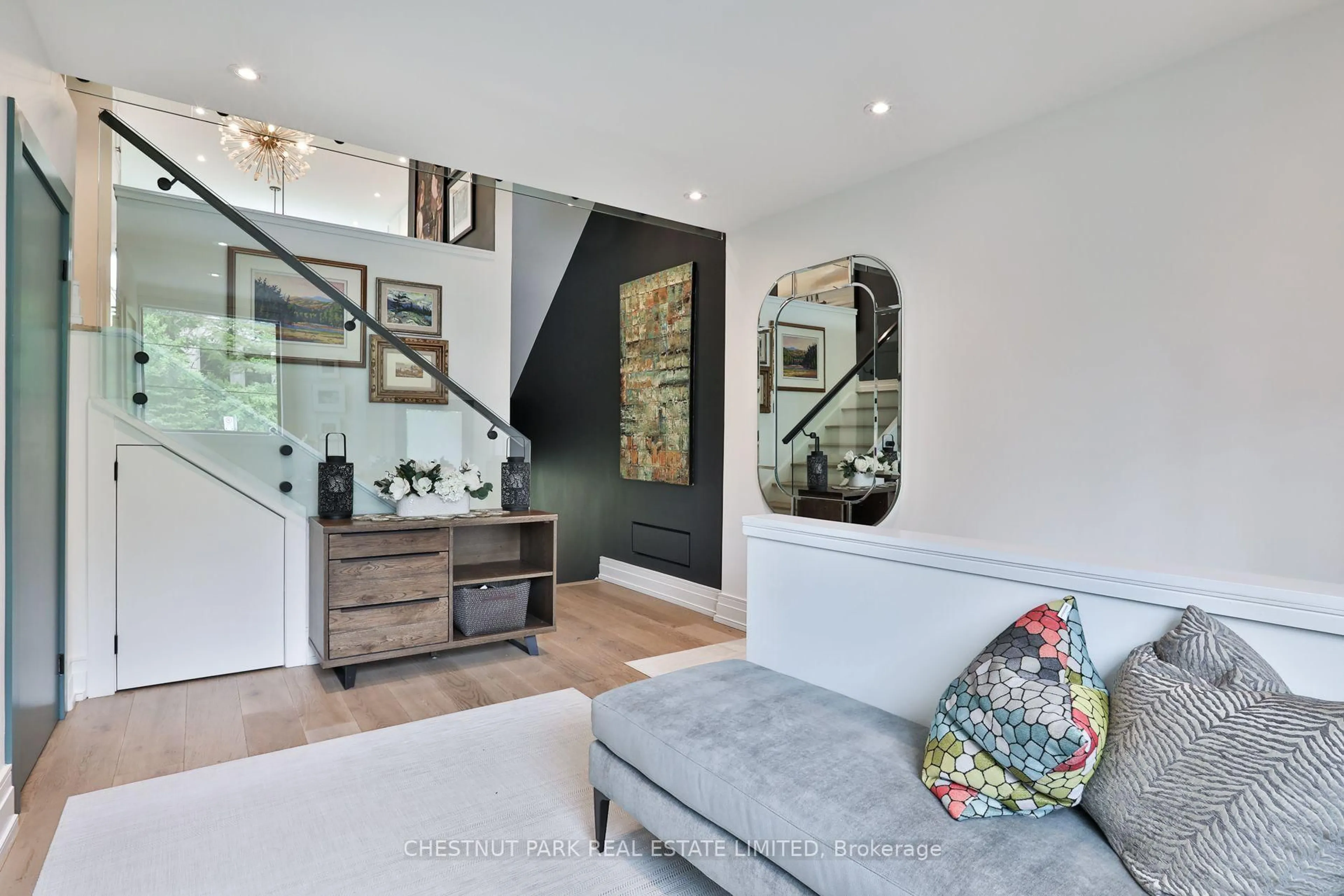 Indoor entryway for 53 Woodlawn Ave, Toronto Ontario M4V 1G6