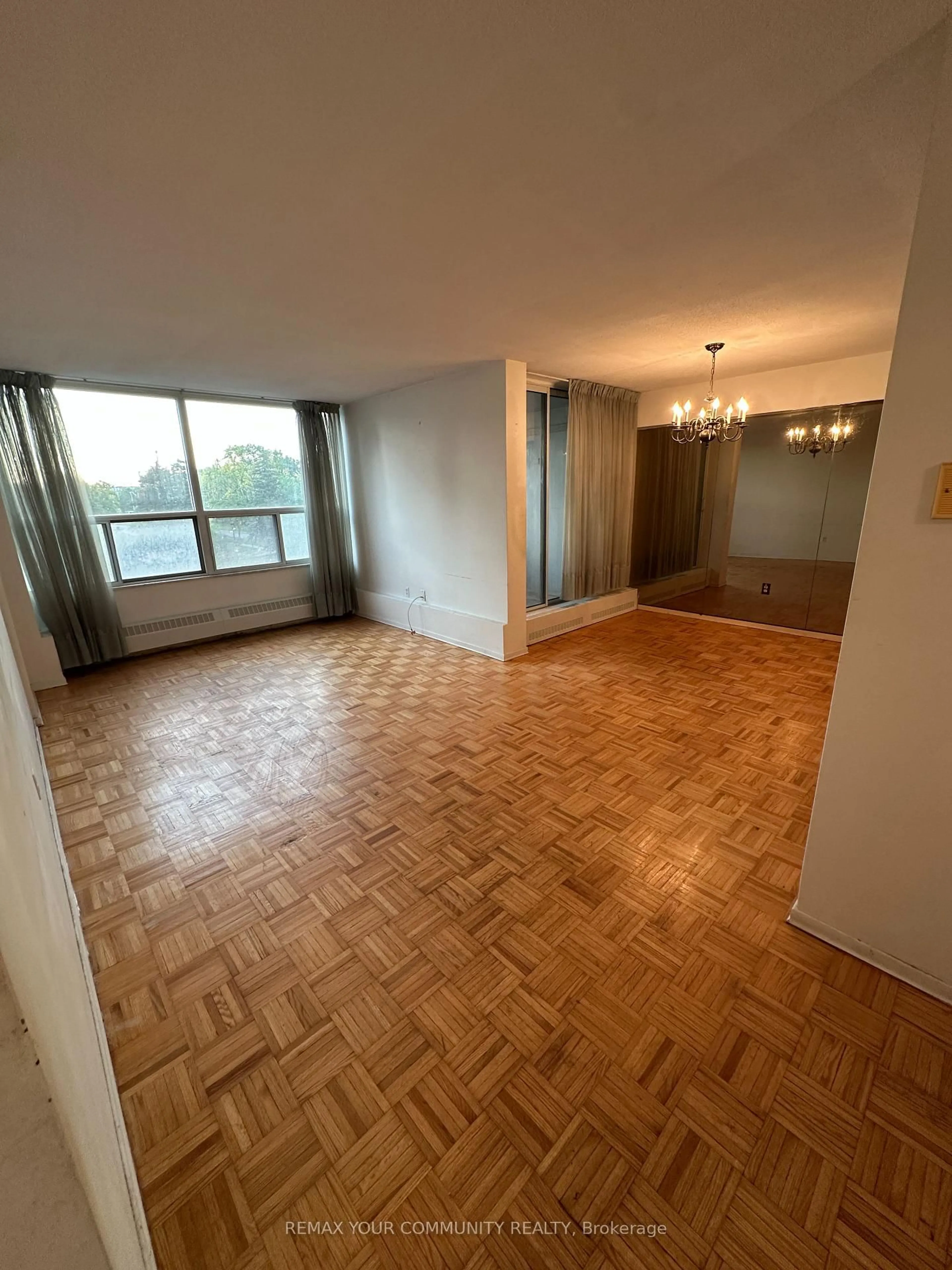 A pic of a room for 60 Pavane Linkway #409, Toronto Ontario M3C 1A1