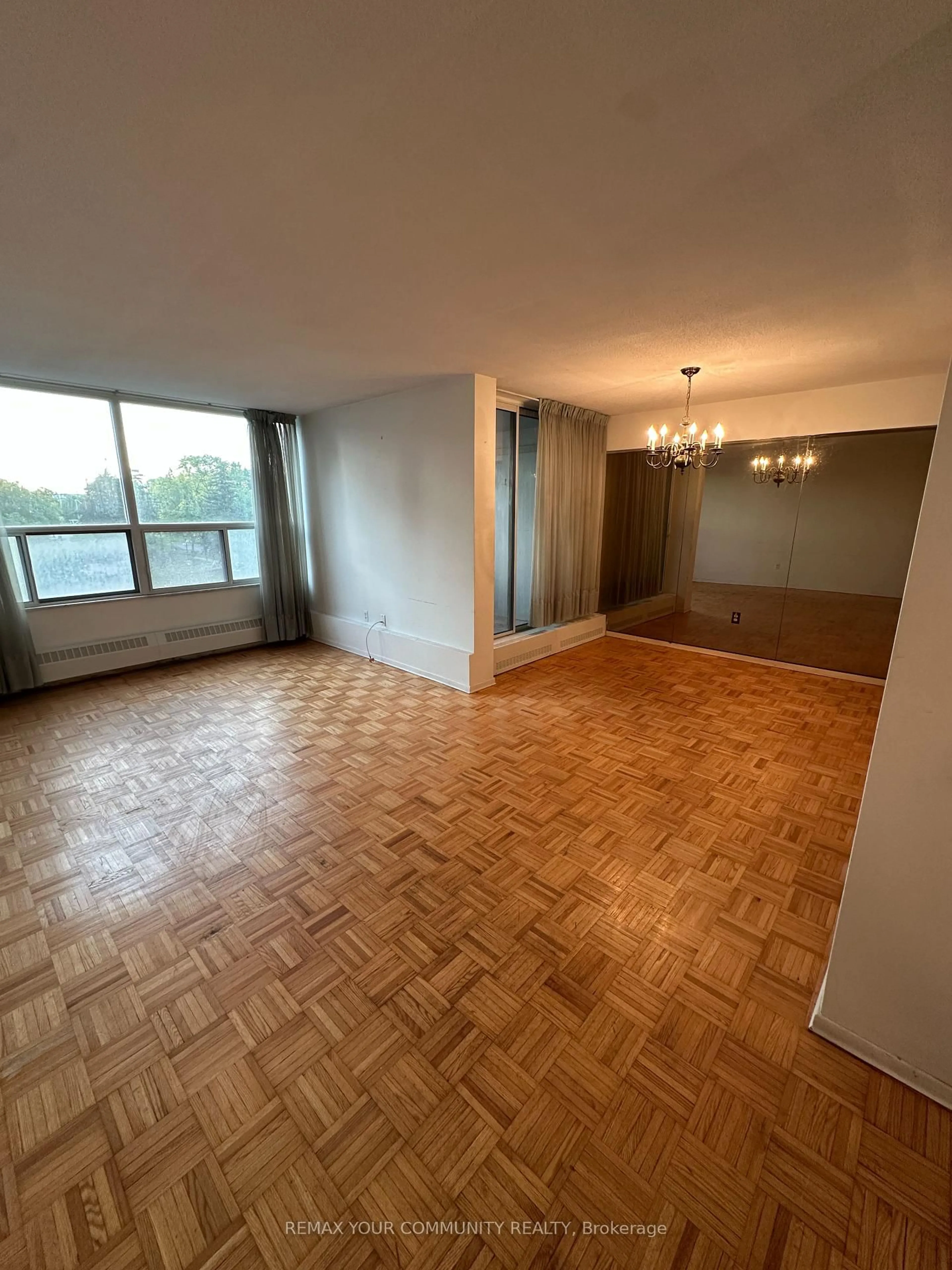 A pic of a room for 60 Pavane Linkway #409, Toronto Ontario M3C 1A1
