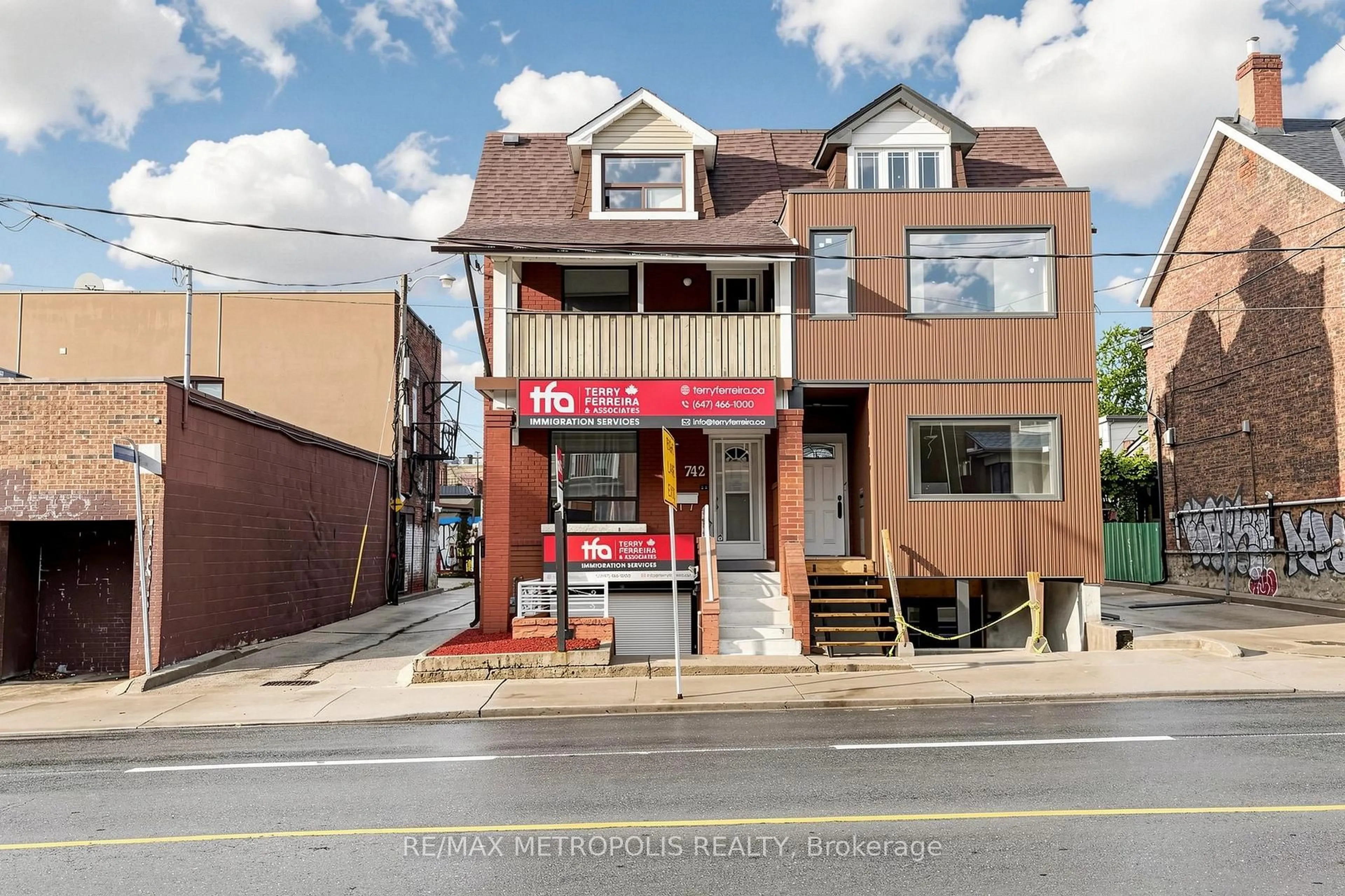 Unknown for 742 Dufferin St, Toronto Ontario M6H 3K6
