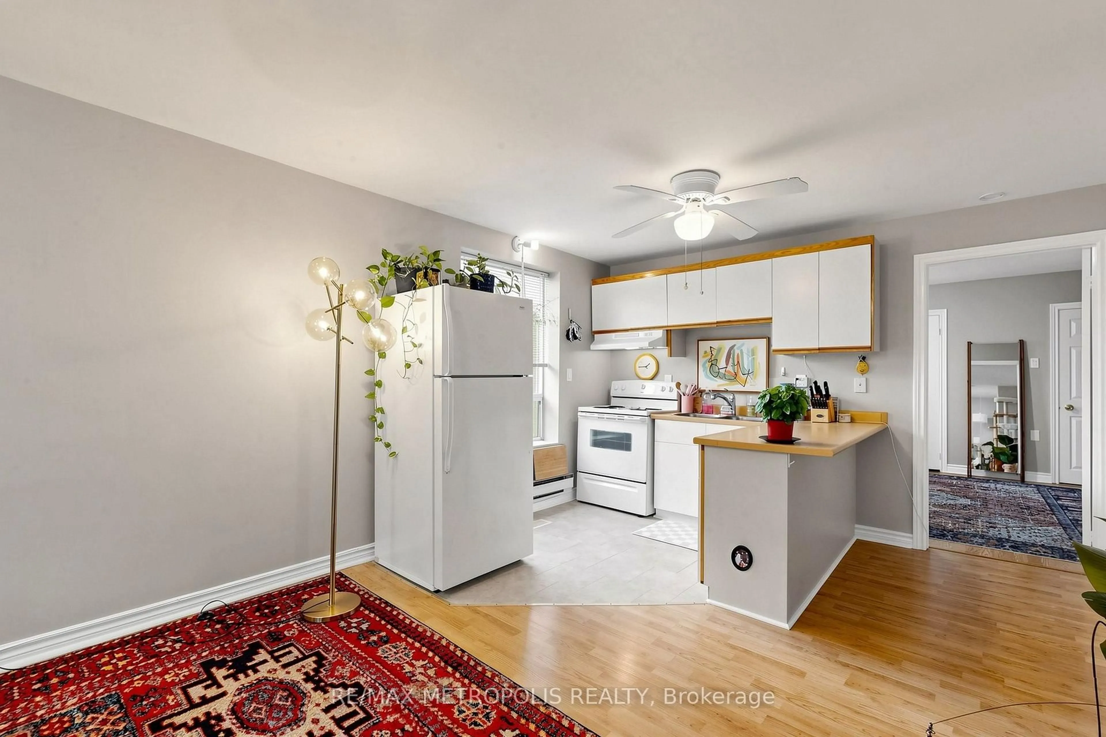 Standard kitchen, unknown for 742 Dufferin St, Toronto Ontario M6H 3K6