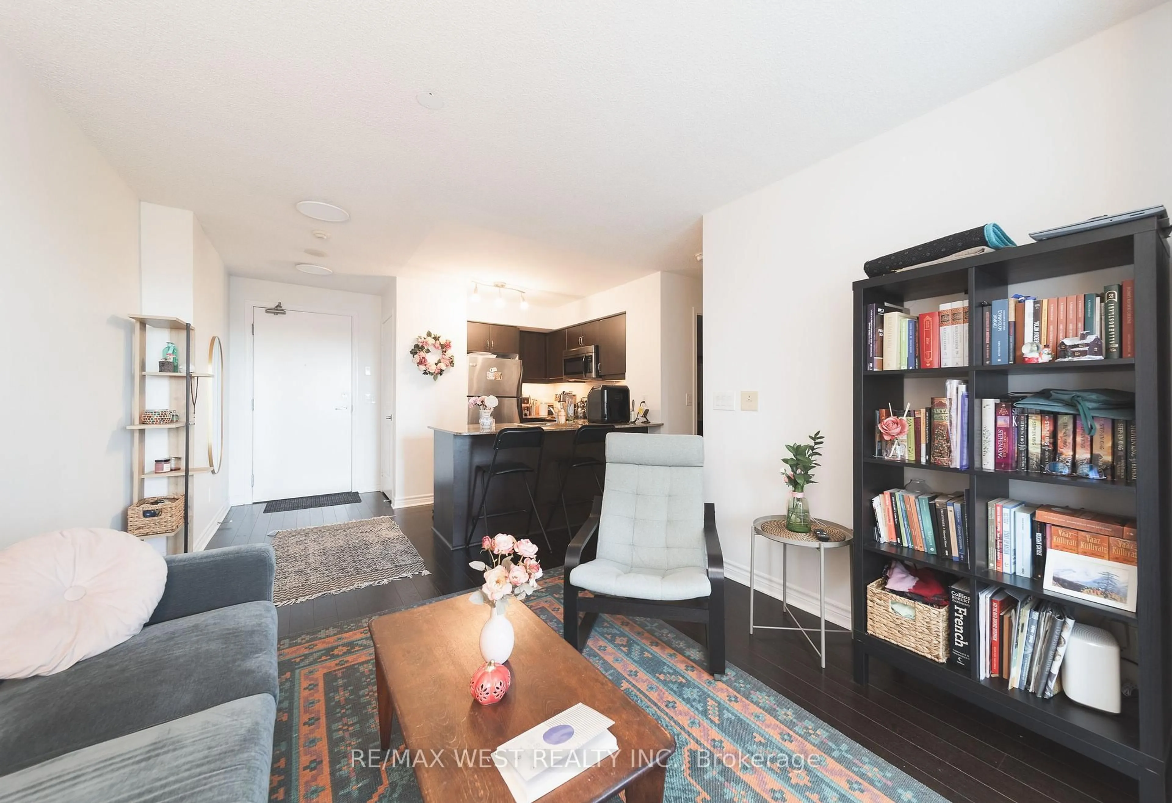 Living room with furniture, unknown for 27 Rean Dr #524, Toronto Ontario M2K 0A6