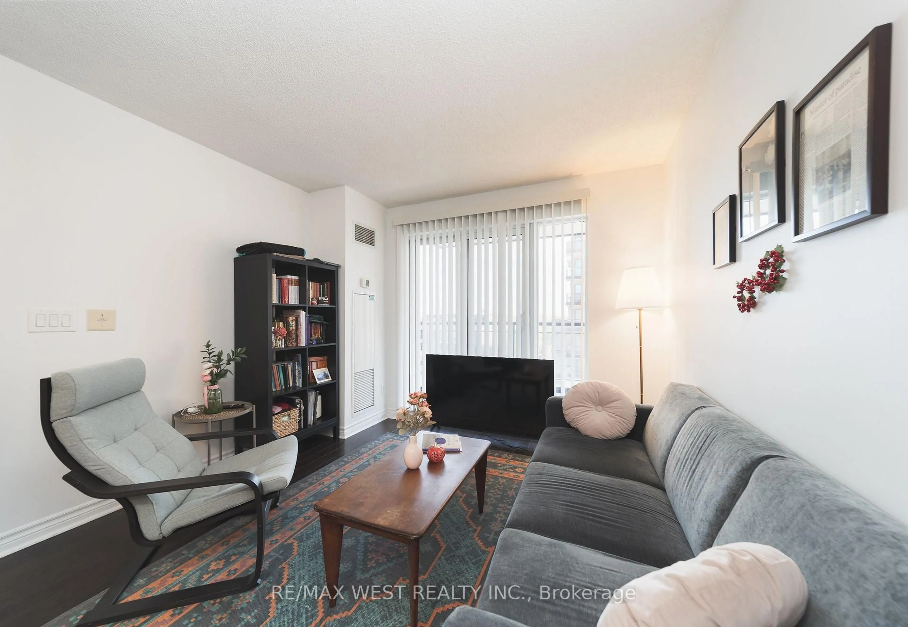 Living room with furniture, unknown for 27 Rean Dr #524, Toronto Ontario M2K 0A6