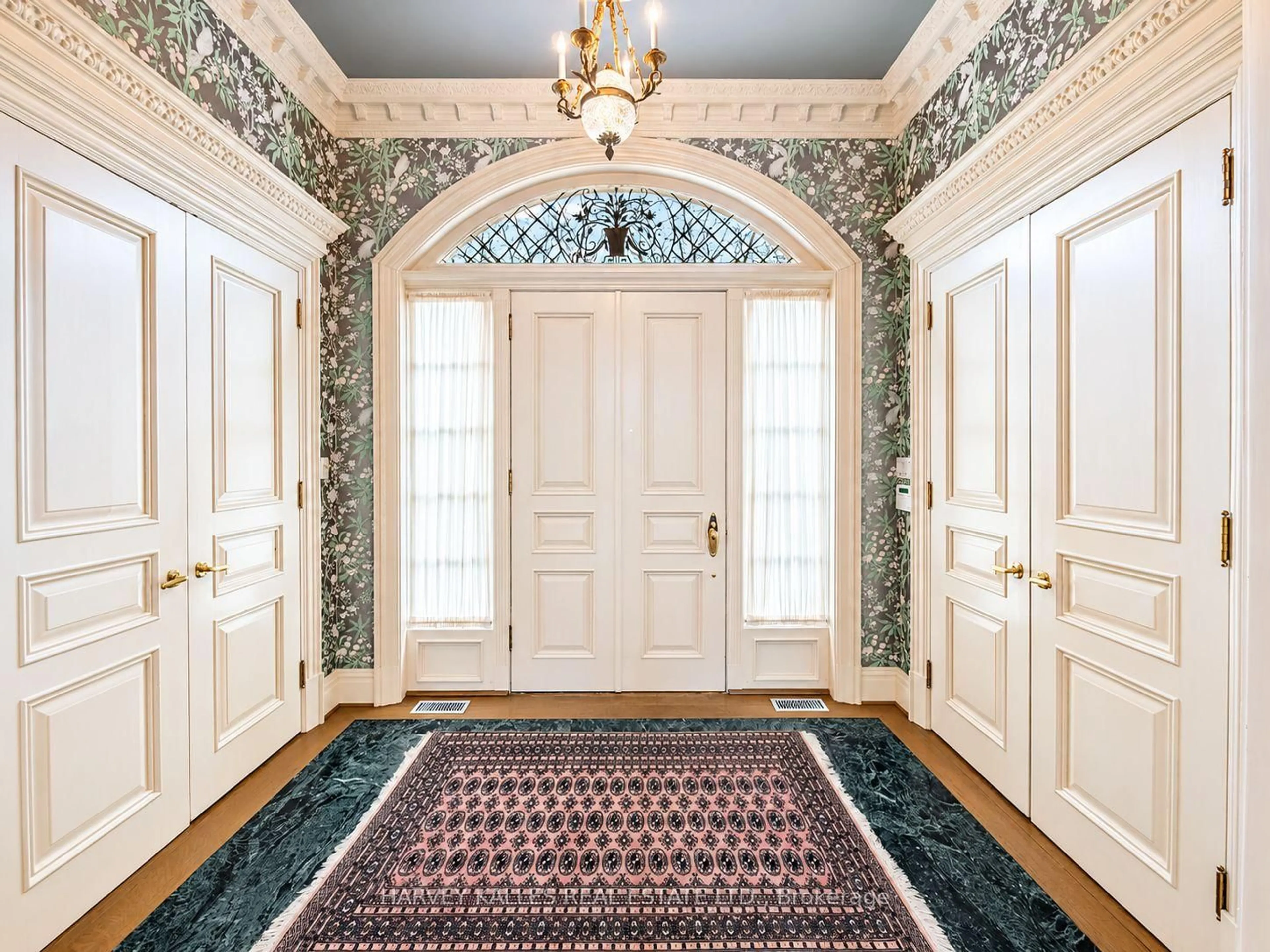 Indoor entryway for 94 Dunvegan Rd, Toronto Ontario M4V 2P7
