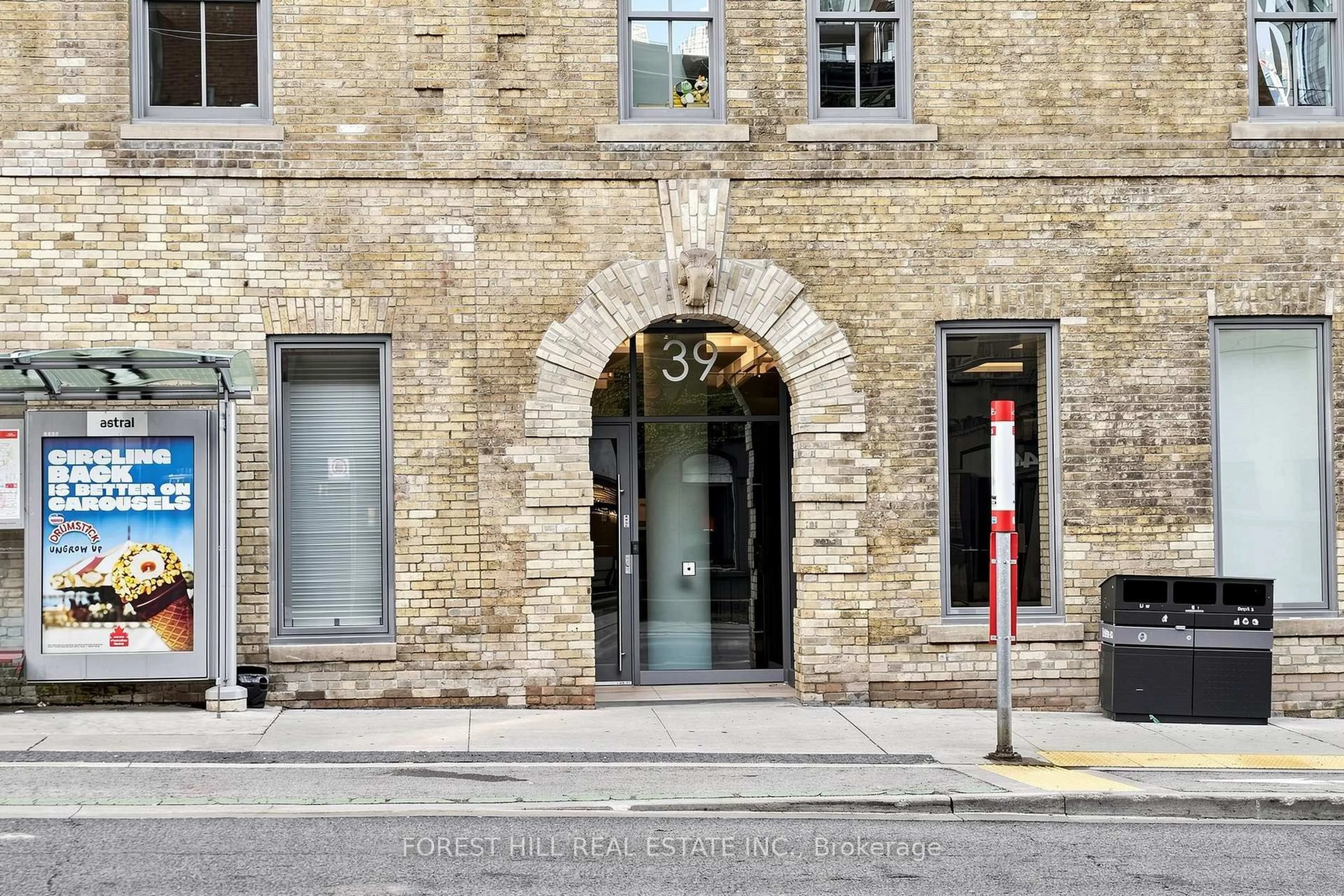 Indoor foyer for 39 Sherbourne St #1404, Toronto Ontario M5A 0L8