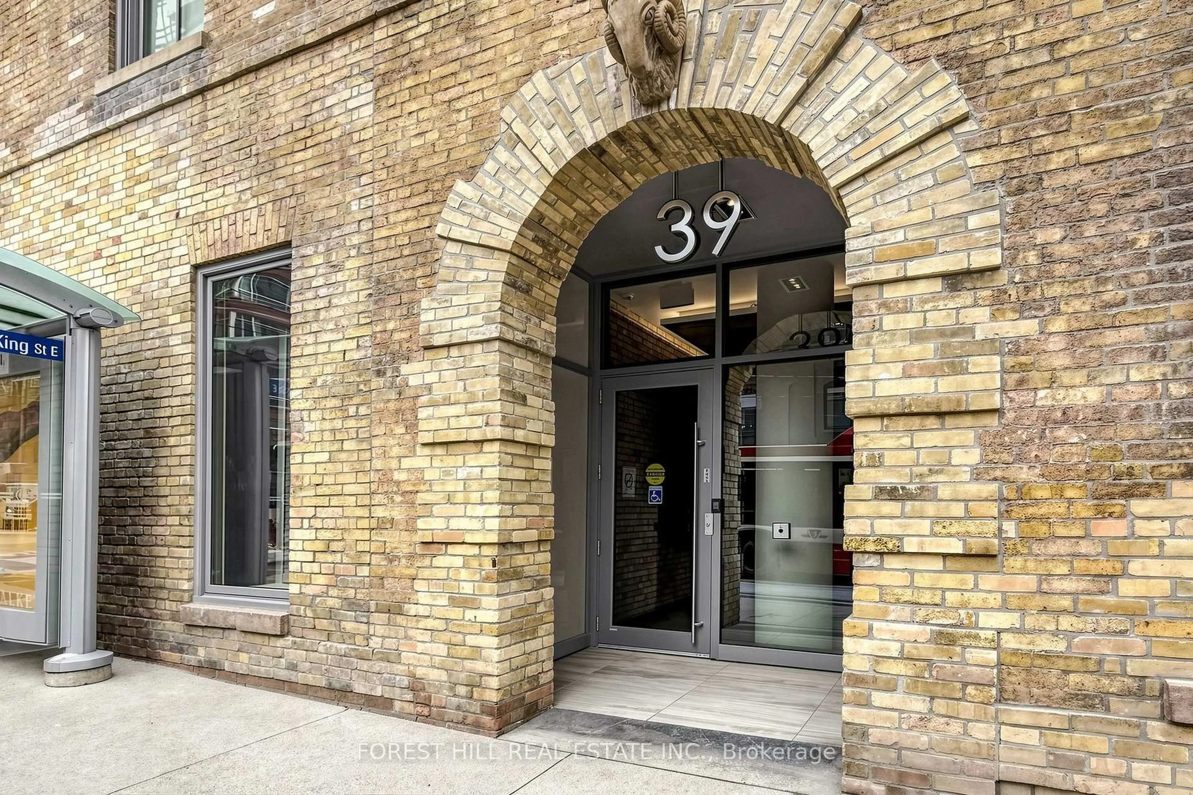 Indoor foyer for 39 Sherbourne St #1404, Toronto Ontario M5A 0L8