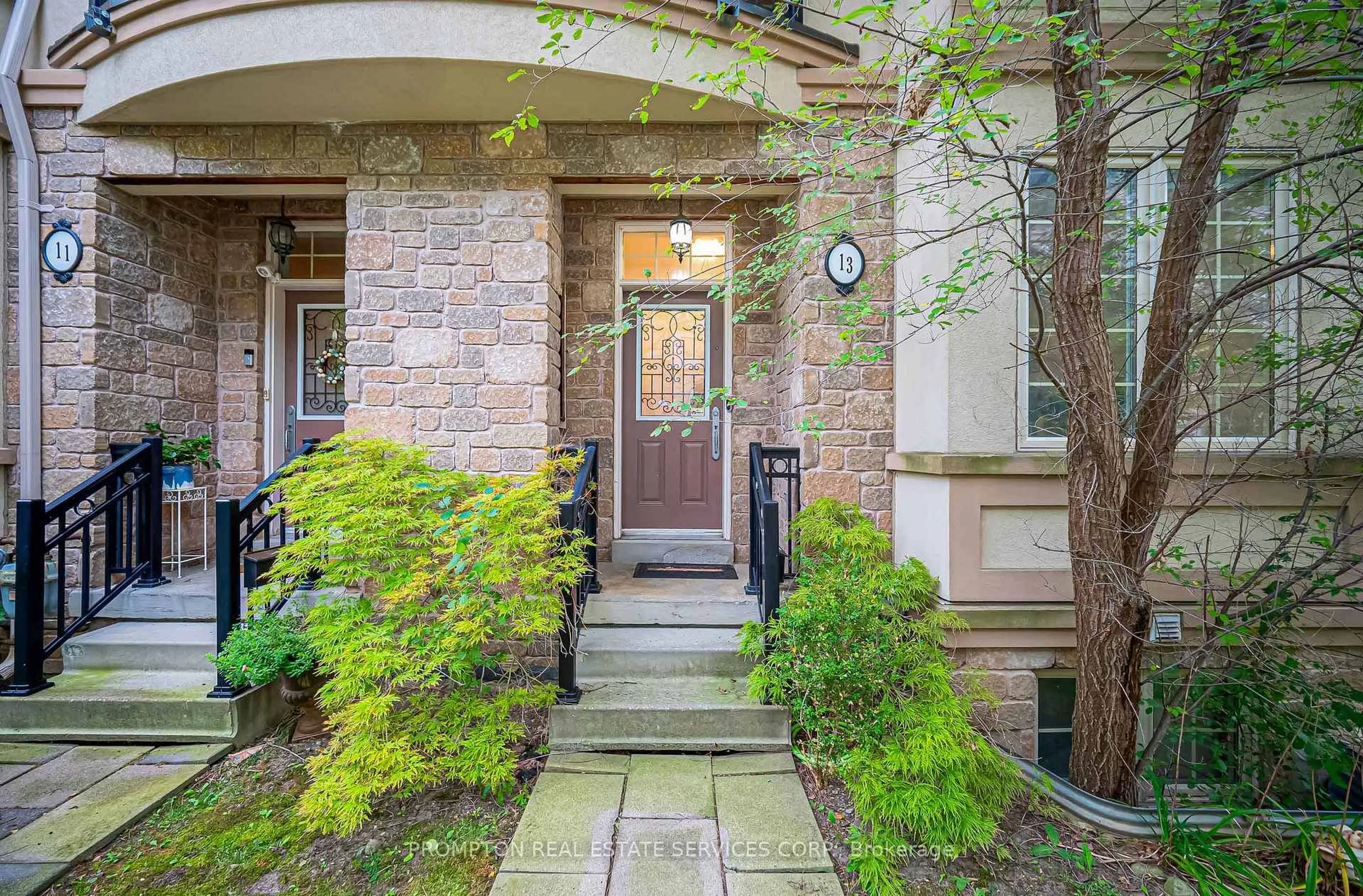 Indoor entryway for 13 Flook Lane, Toronto Ontario M2R 3Y5