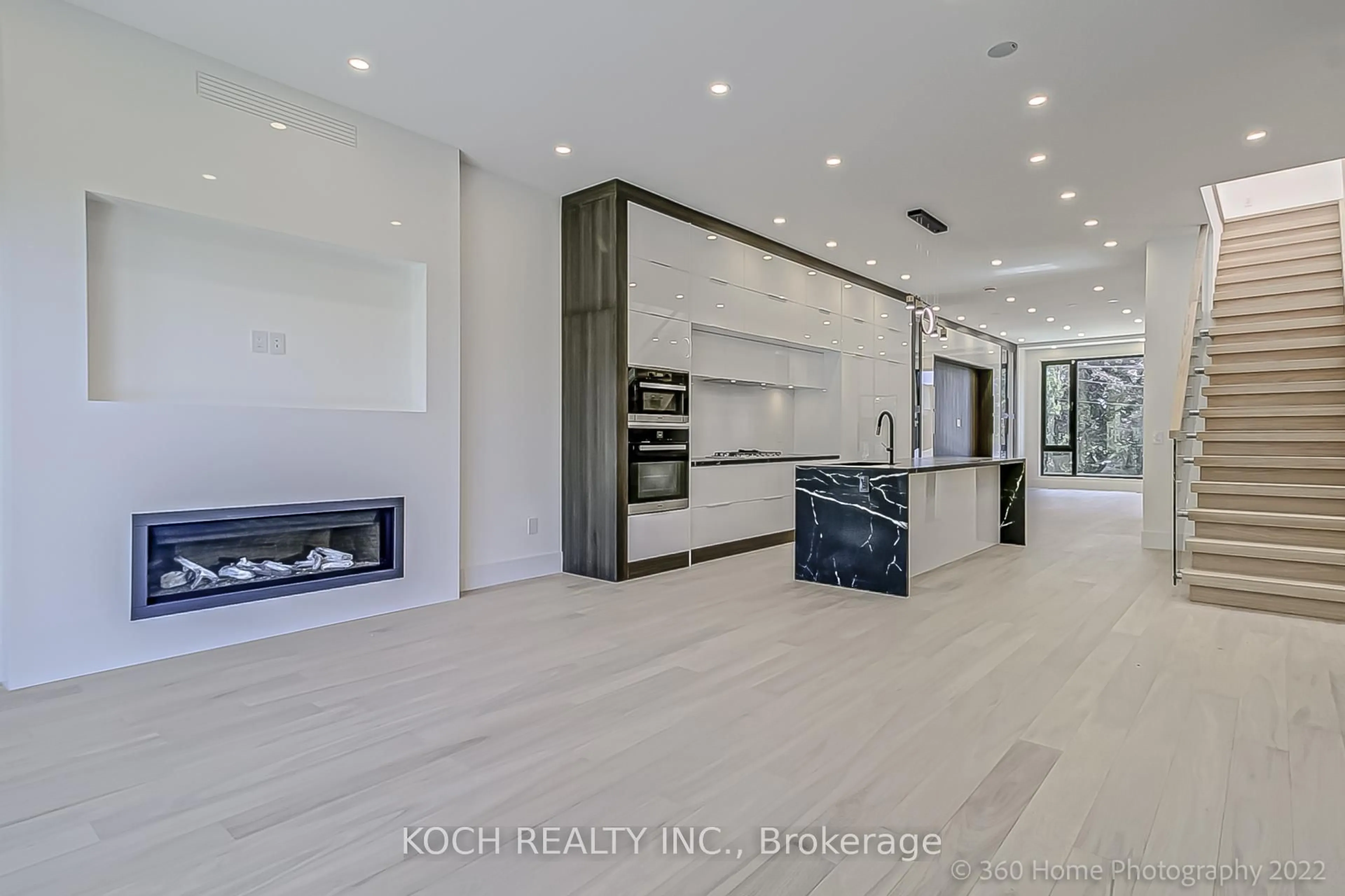 Unknown for 184 Falkirk St, Toronto Ontario M5M 4K6