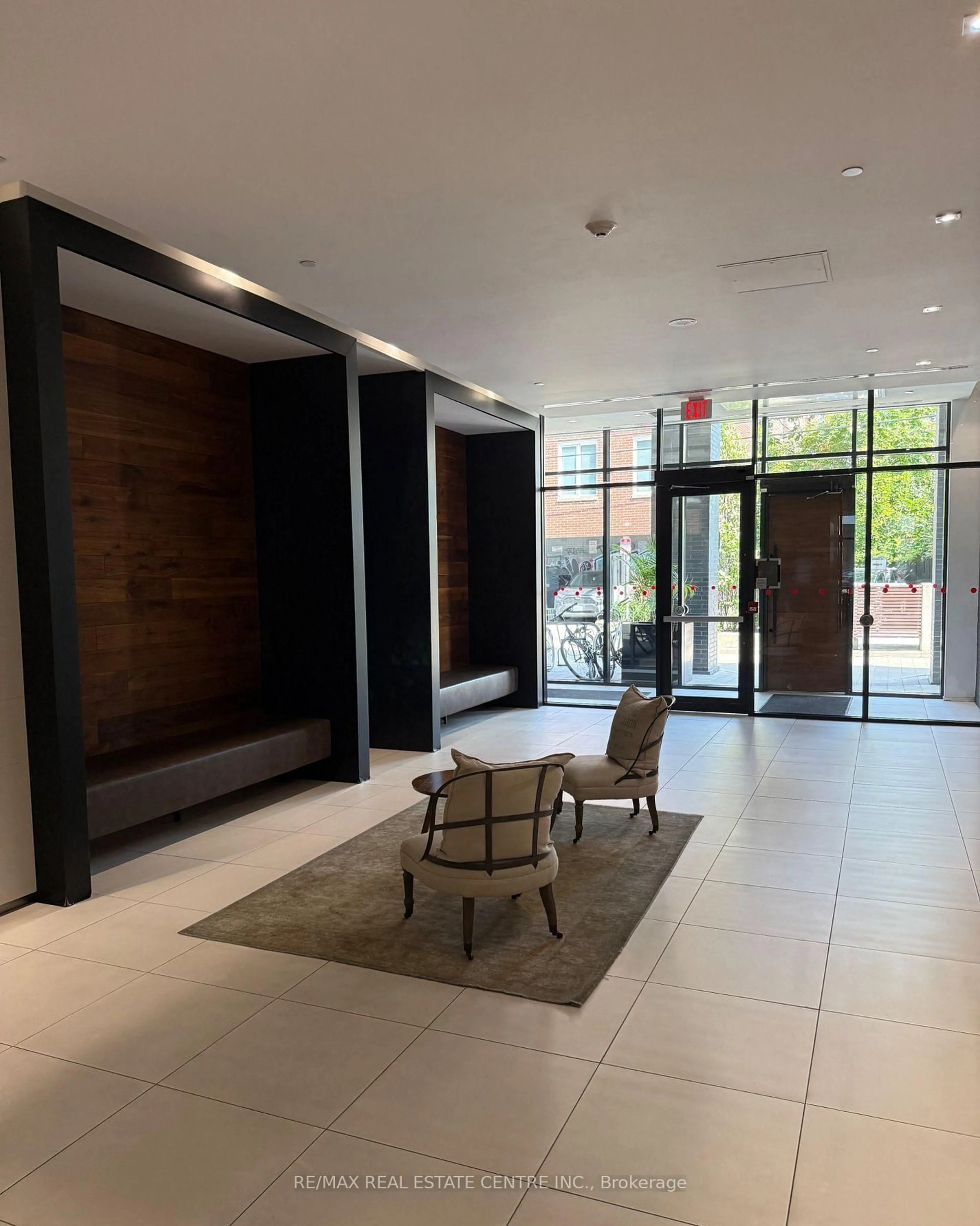 Indoor foyer for 783 Bathurst St #308, Toronto Ontario M5S 0A8