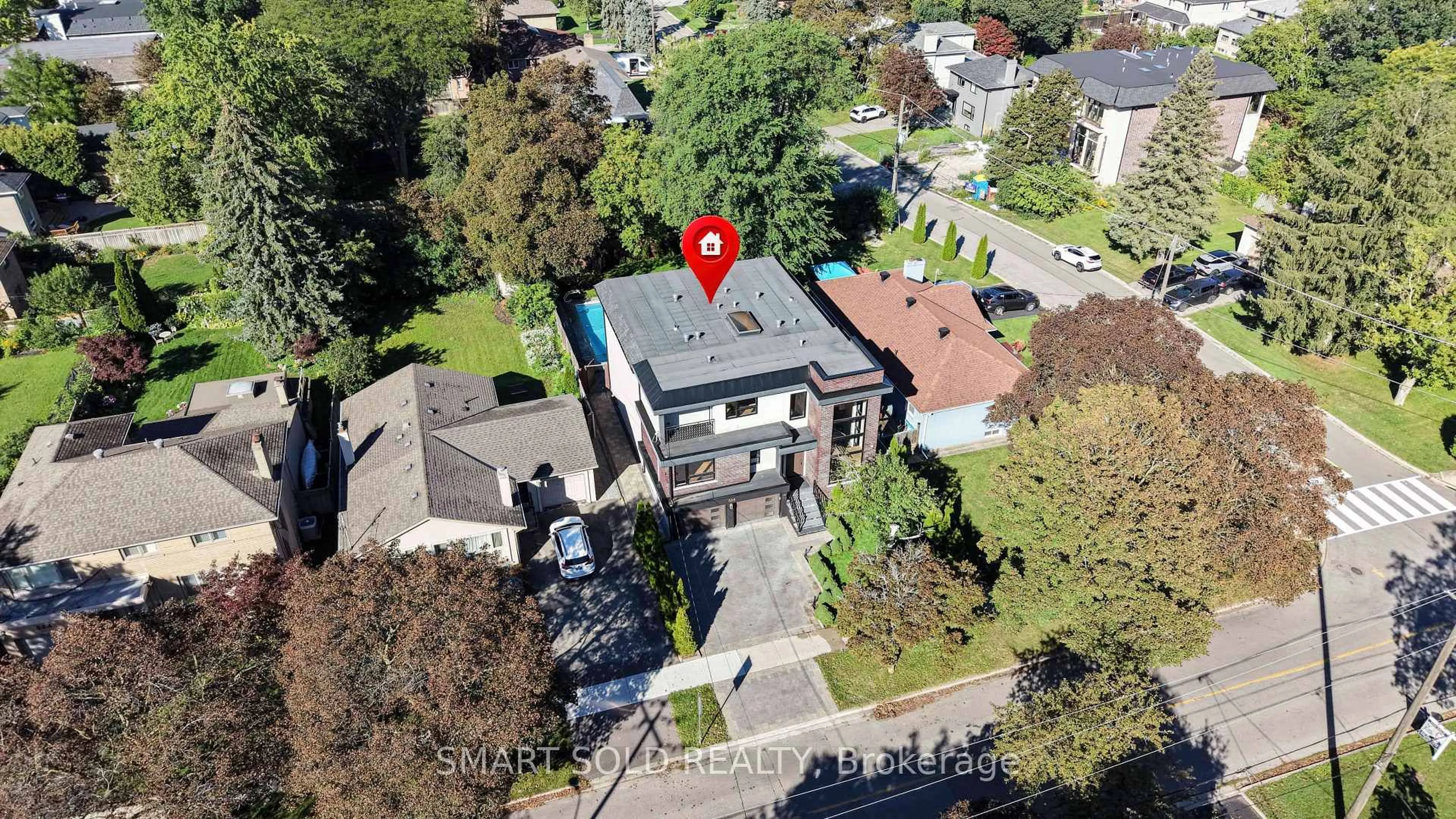 A pic from outside/outdoor area/front of a property/back of a property/a pic from drone, street for 588 Conacher Dr, Toronto Ontario M2M 3M8