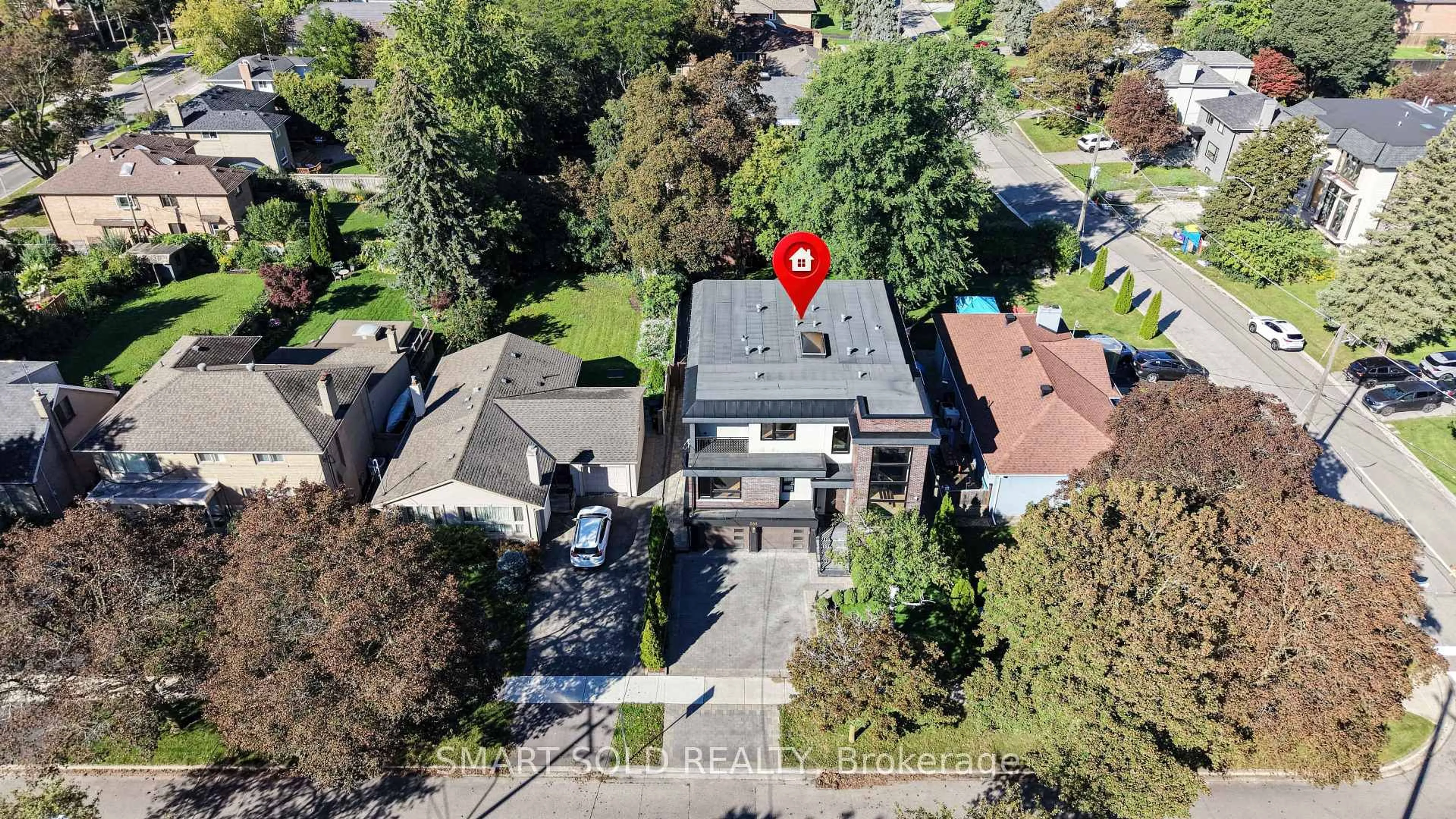 A pic from outside/outdoor area/front of a property/back of a property/a pic from drone, street for 588 Conacher Dr, Toronto Ontario M2M 3M8