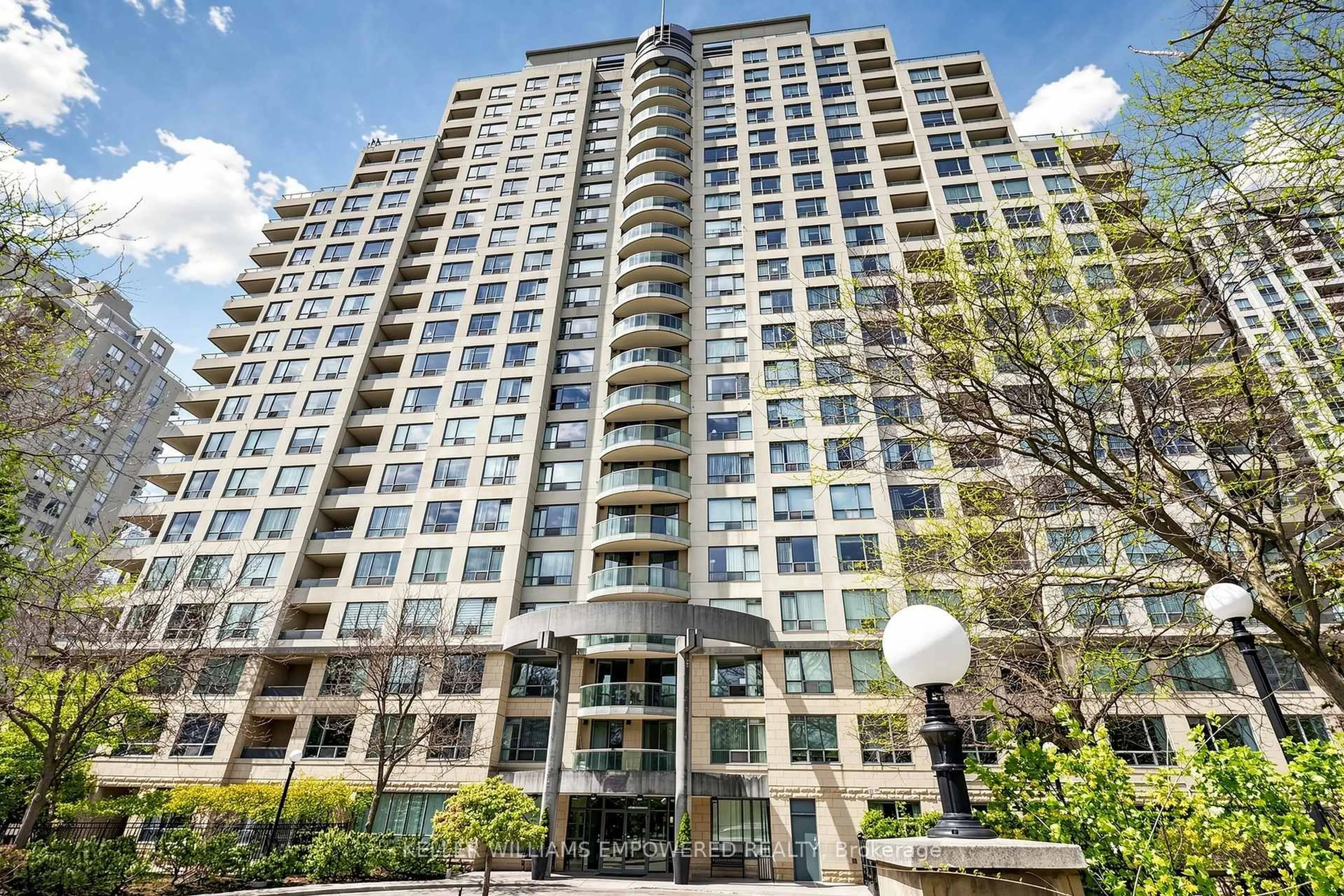 Patio, building for 238 Doris Ave #1511, Toronto Ontario M2N 6W1