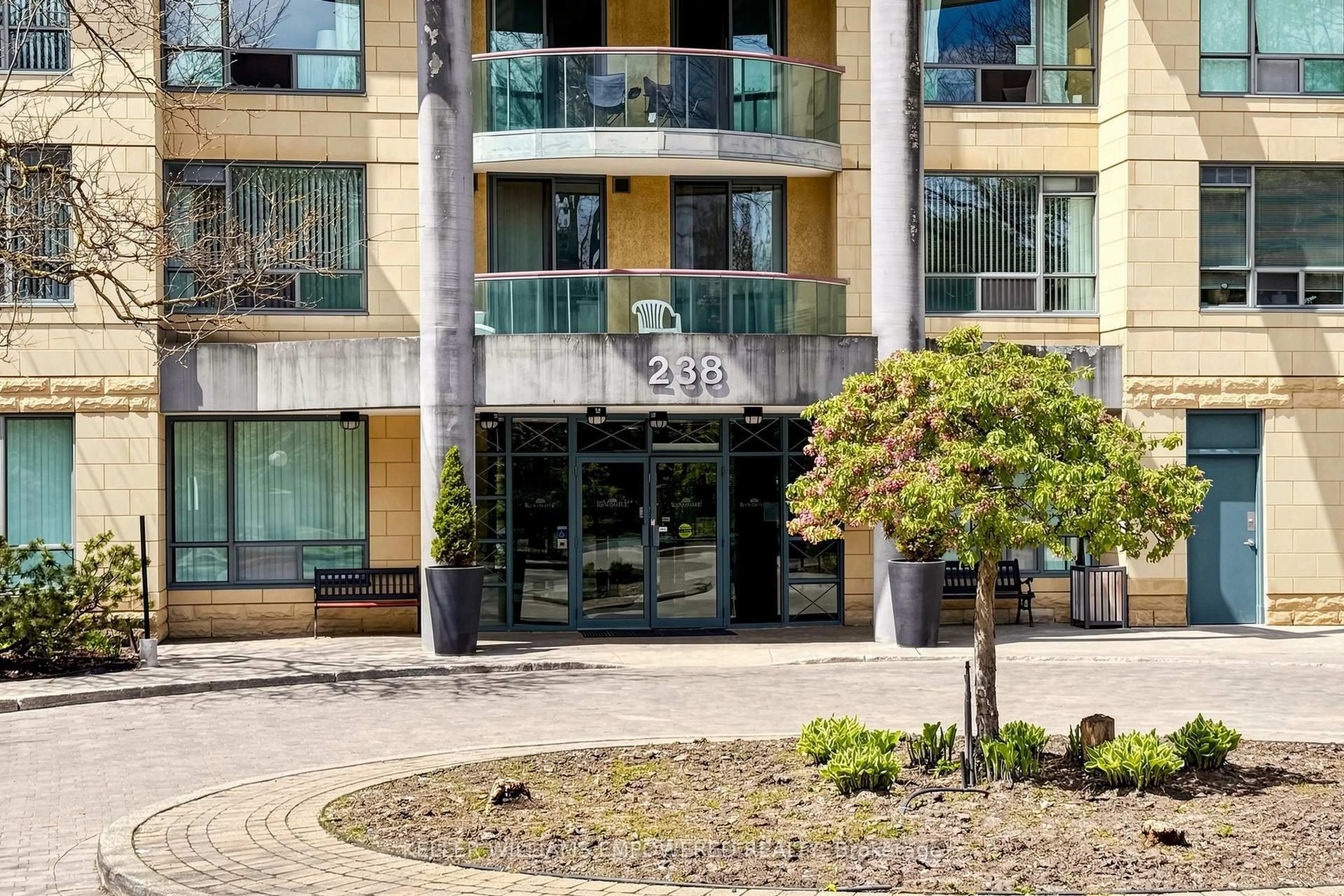 Indoor foyer for 238 Doris Ave #1511, Toronto Ontario M2N 6W1