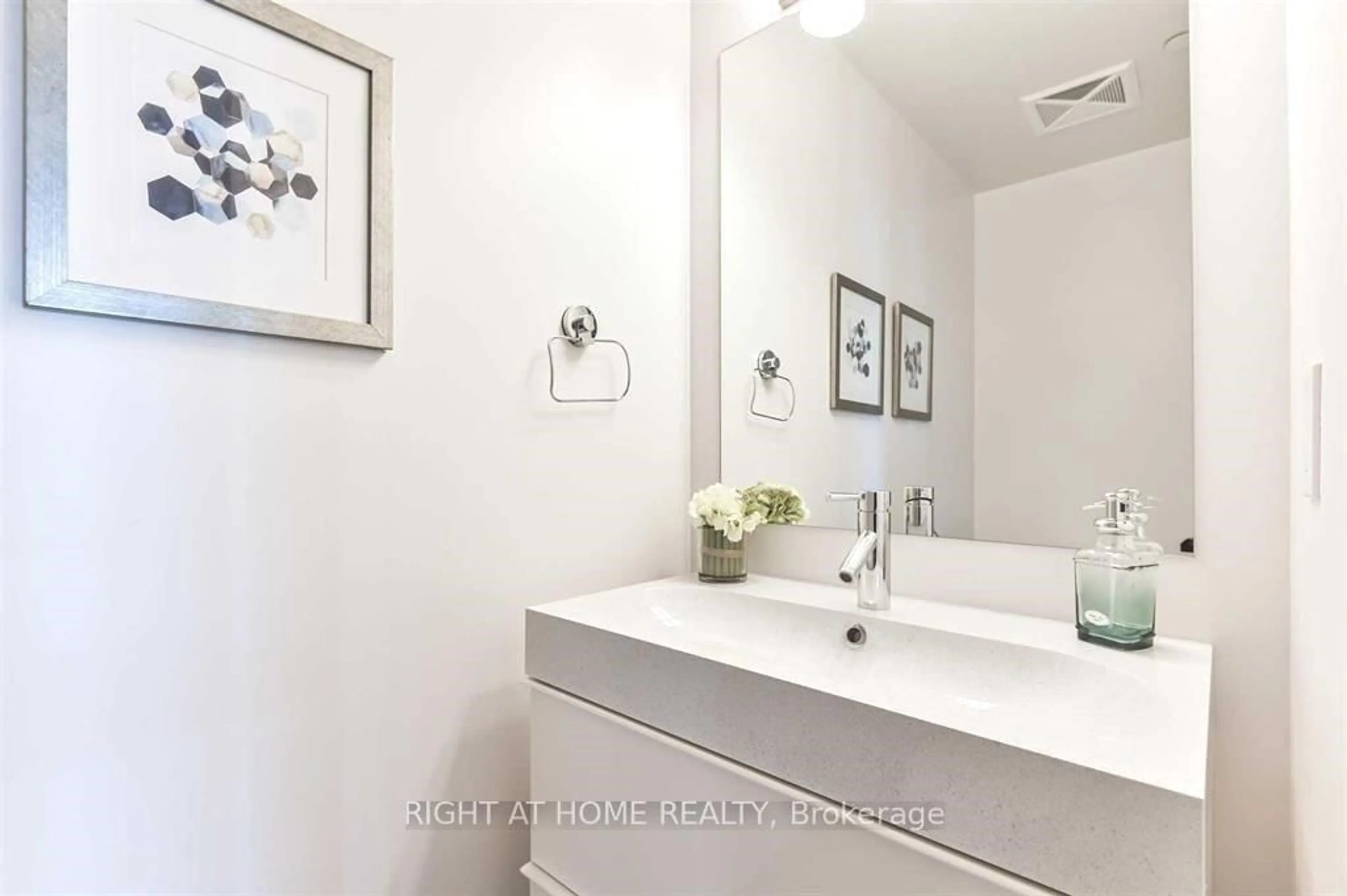 Contemporary bathroom, ceramic/tile floor for 5162 Yonge St #2615, Toronto Ontario M2N 0E9