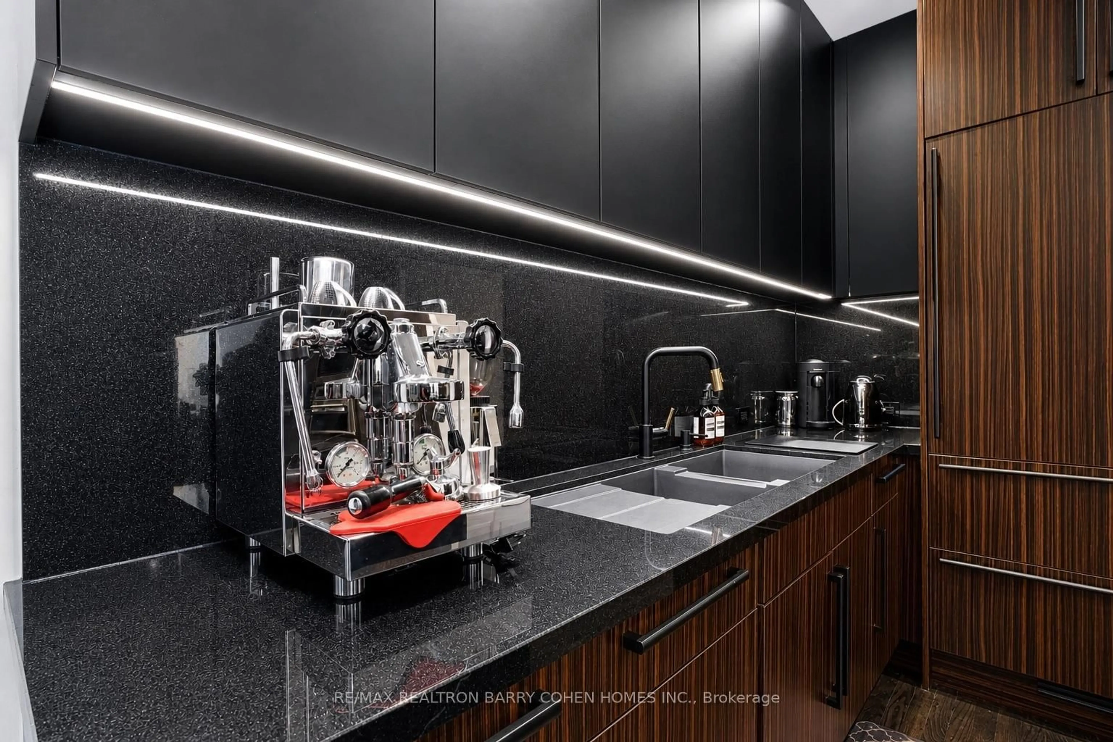 Contemporary kitchen, unknown for 117 Scollard St, Toronto Ontario M5R 1G4