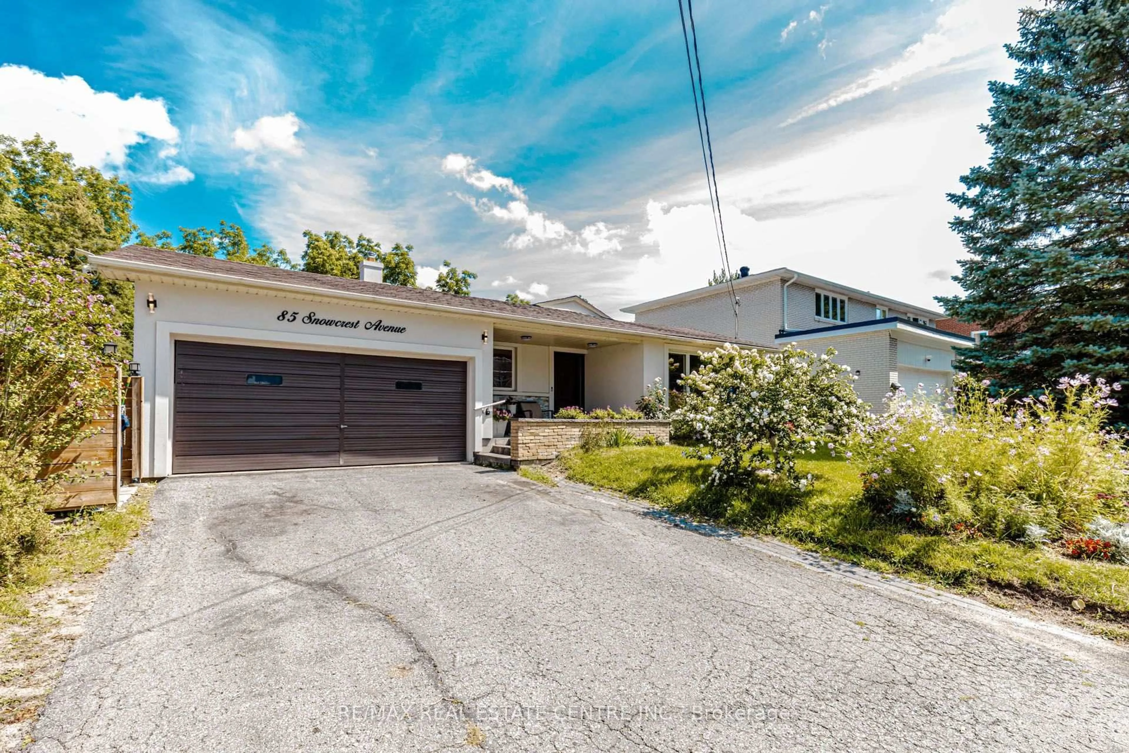 A pic from outside/outdoor area/front of a property/back of a property/a pic from drone, street for 85 Snowcrest Ave, Toronto Ontario M2K 2K9