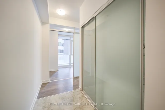 426 University Ave #803, Toronto 4