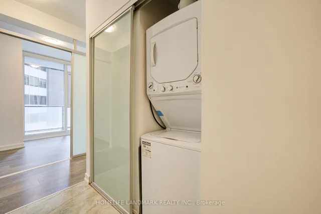 426 University Ave #803, Toronto 5