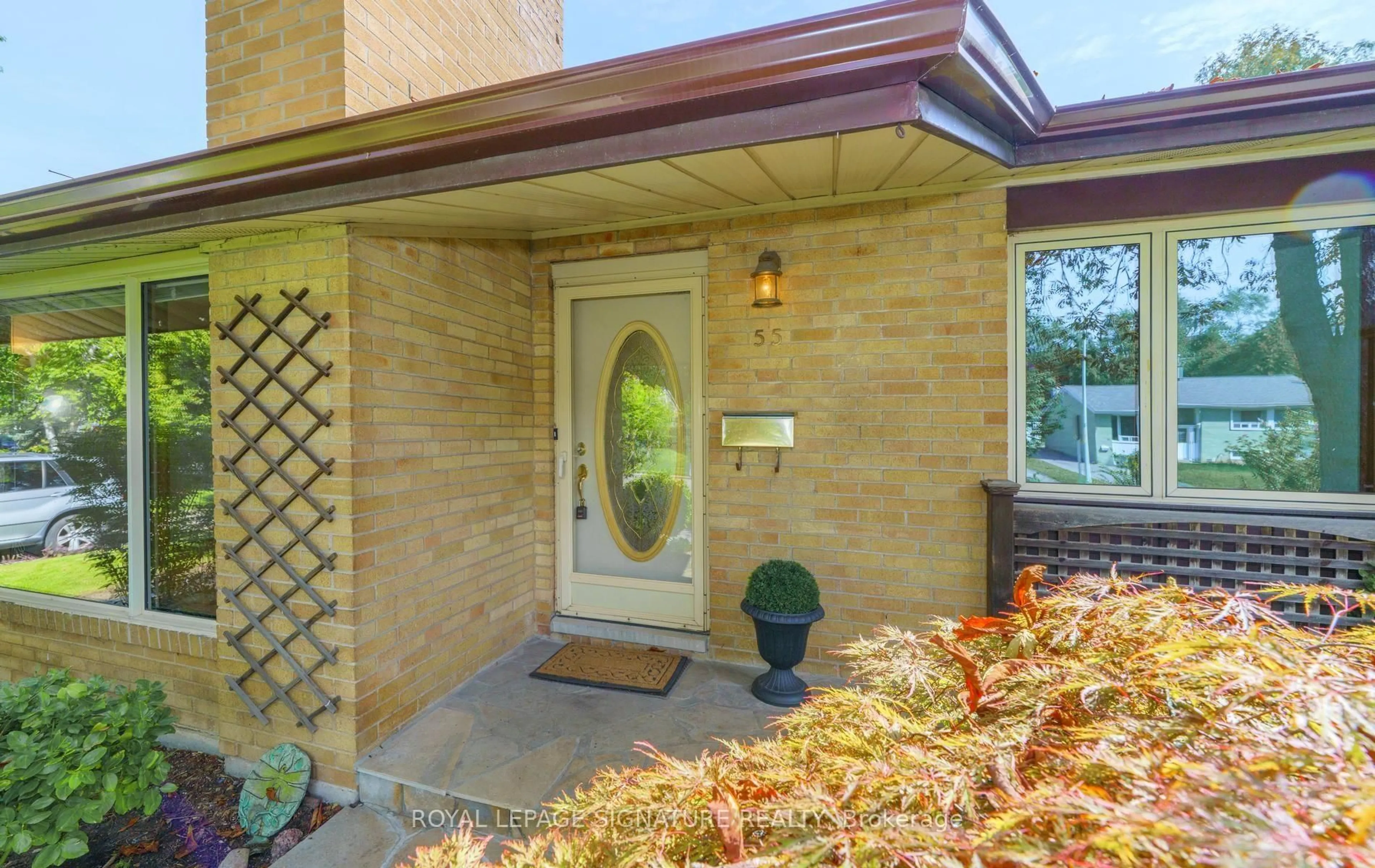 Indoor entryway for 55 Southwell Dr, Toronto Ontario M3B 2P1