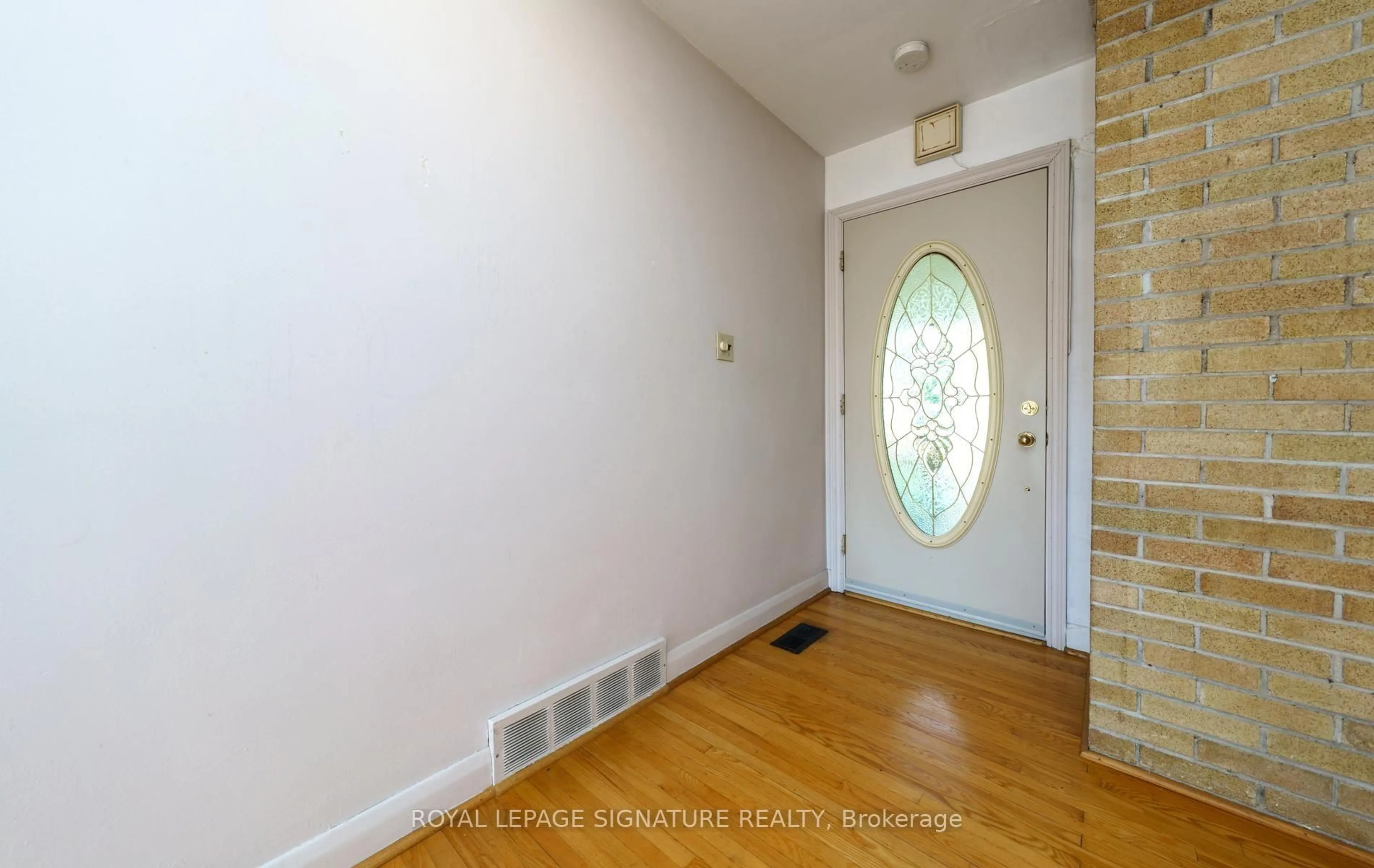 Indoor entryway for 55 Southwell Dr, Toronto Ontario M3B 2P1