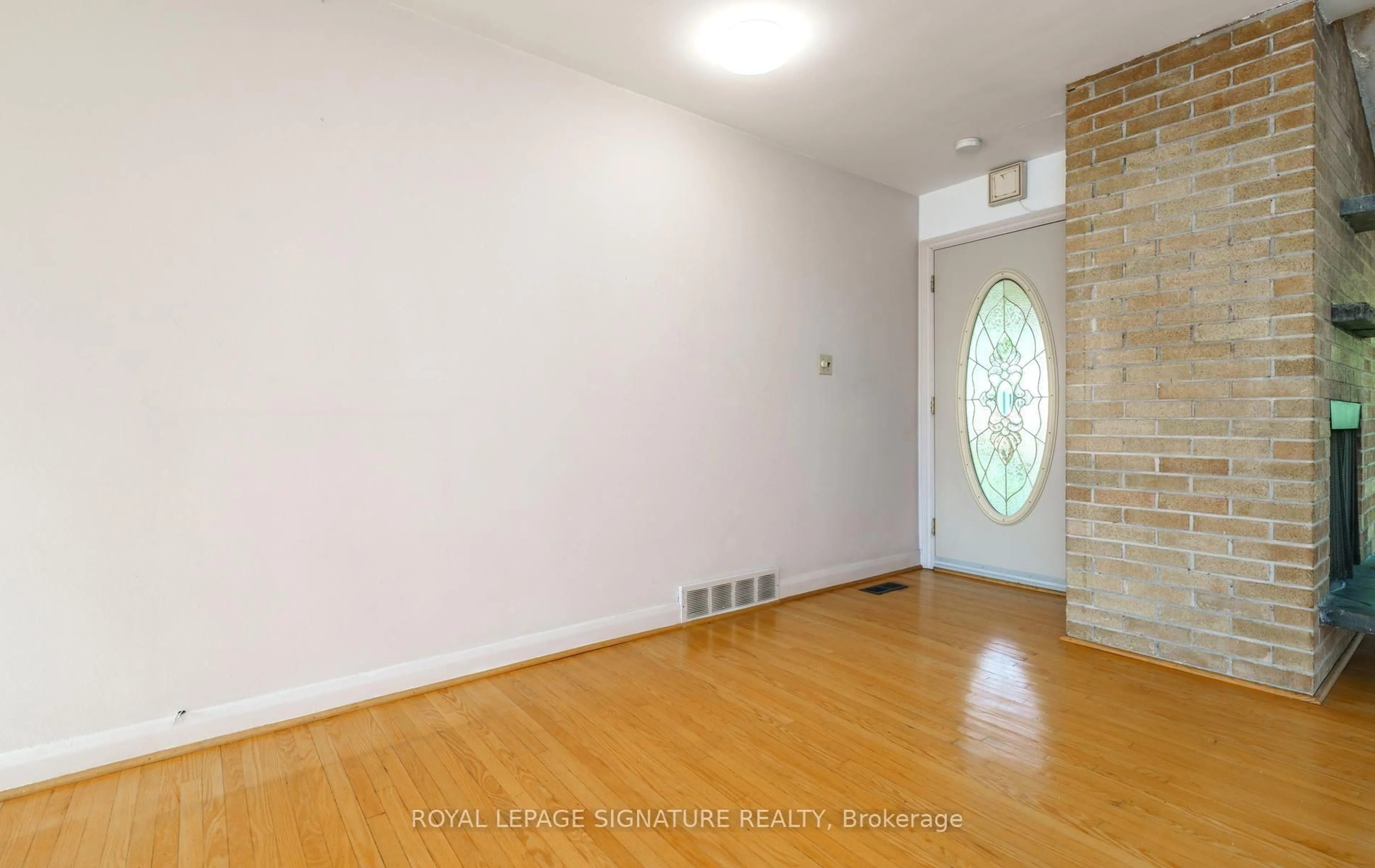 A pic of a room for 55 Southwell Dr, Toronto Ontario M3B 2P1