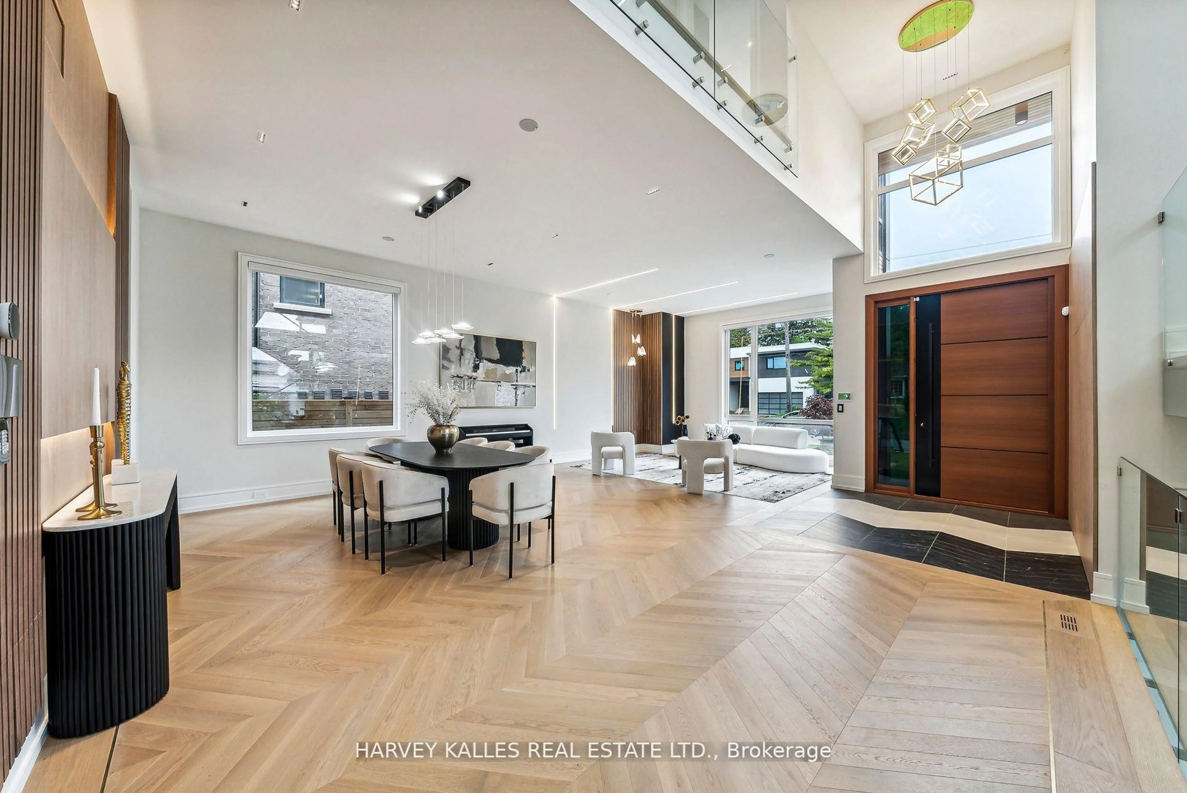 Indoor foyer for 139 Newton Dr, Toronto Ontario M2M 2N4