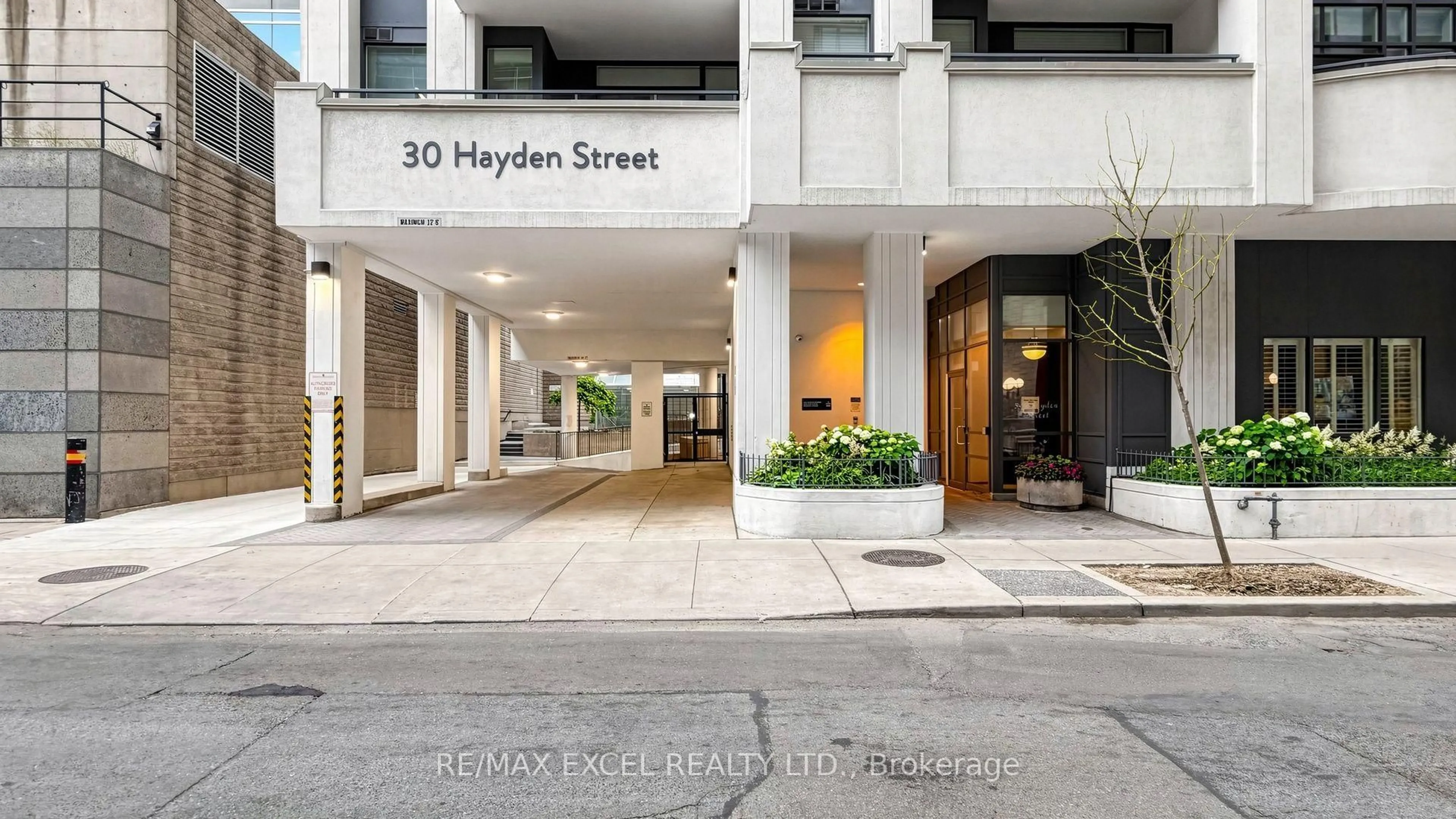 Indoor foyer for 30 Hayden St #506, Toronto Ontario M4Y 3B8