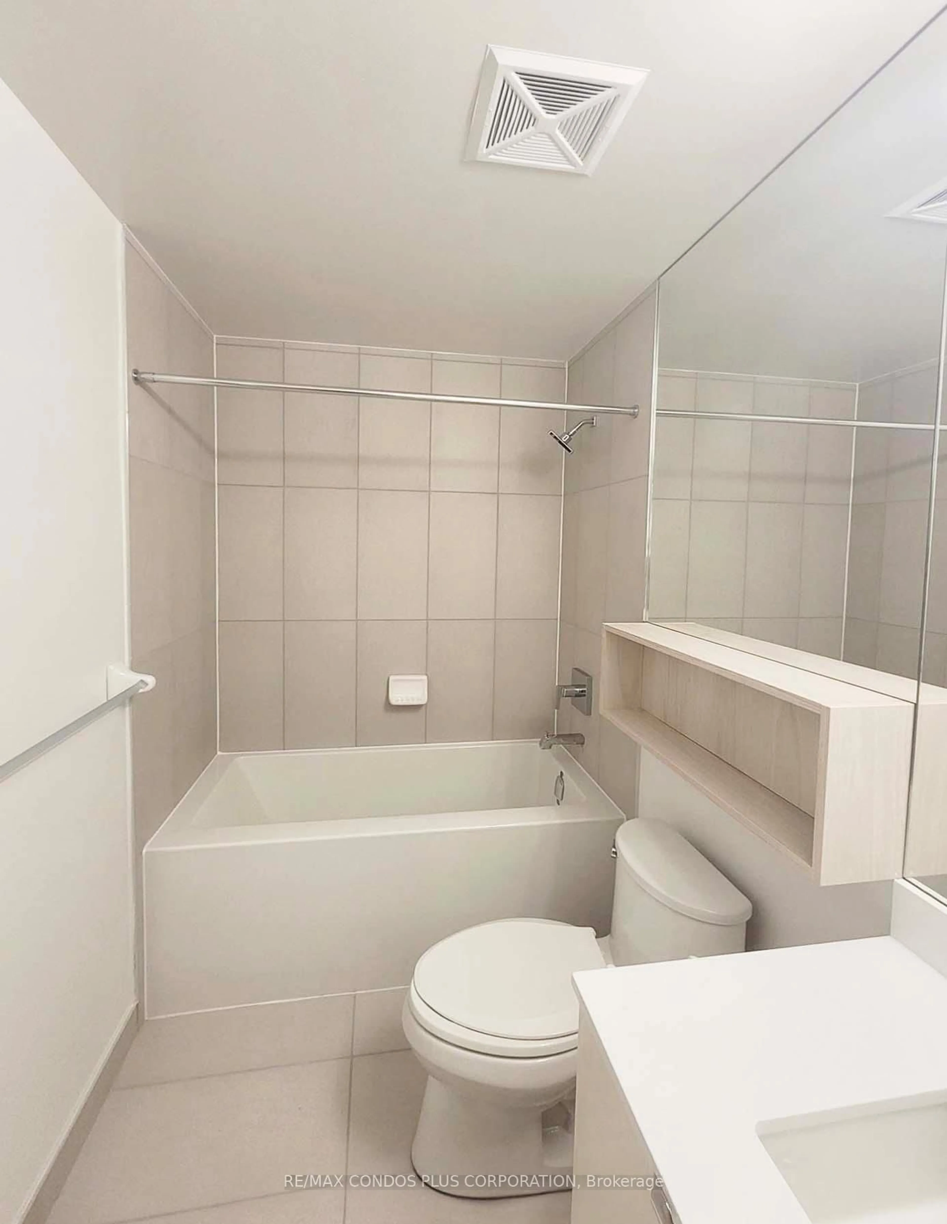 Standard bathroom, ceramic/tile floor for 121 Lower Sherbourne St #946, Toronto Ontario M5A 0W8