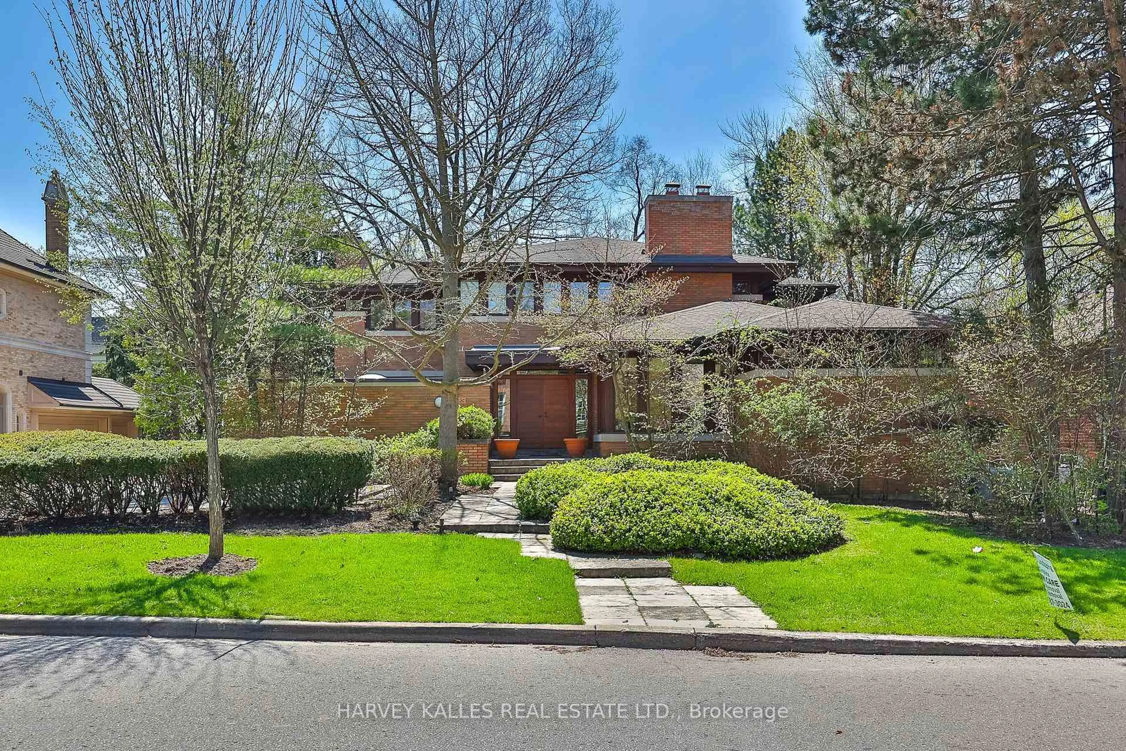 Home with brick exterior material, street for 223 Hillhurst Blvd, Toronto Ontario M5N 1P3