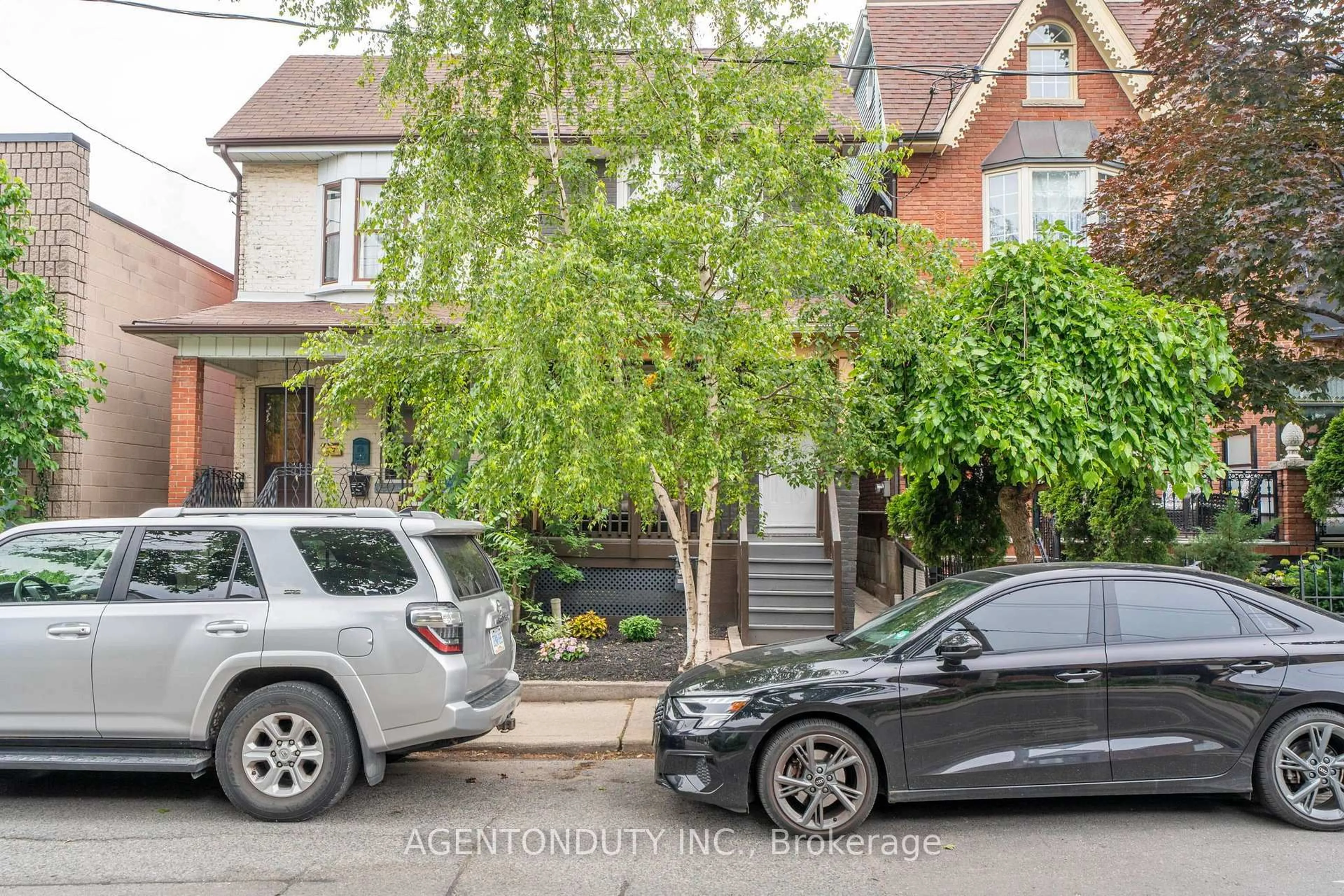 A pic from outside/outdoor area/front of a property/back of a property/a pic from drone, street for 200 St Helen's Ave, Toronto Ontario M6H 4A1